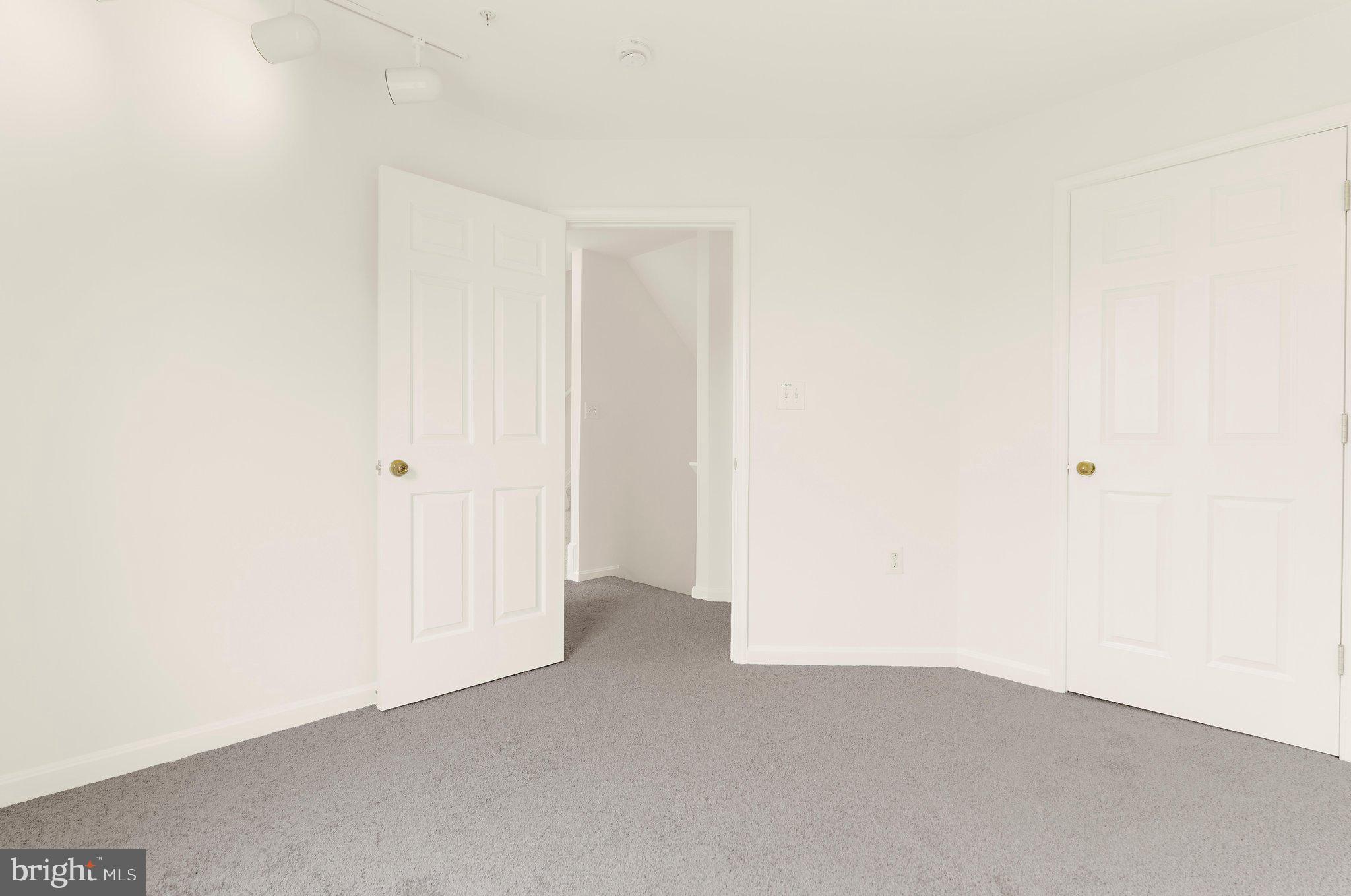 SEVEN OAKS - Residential