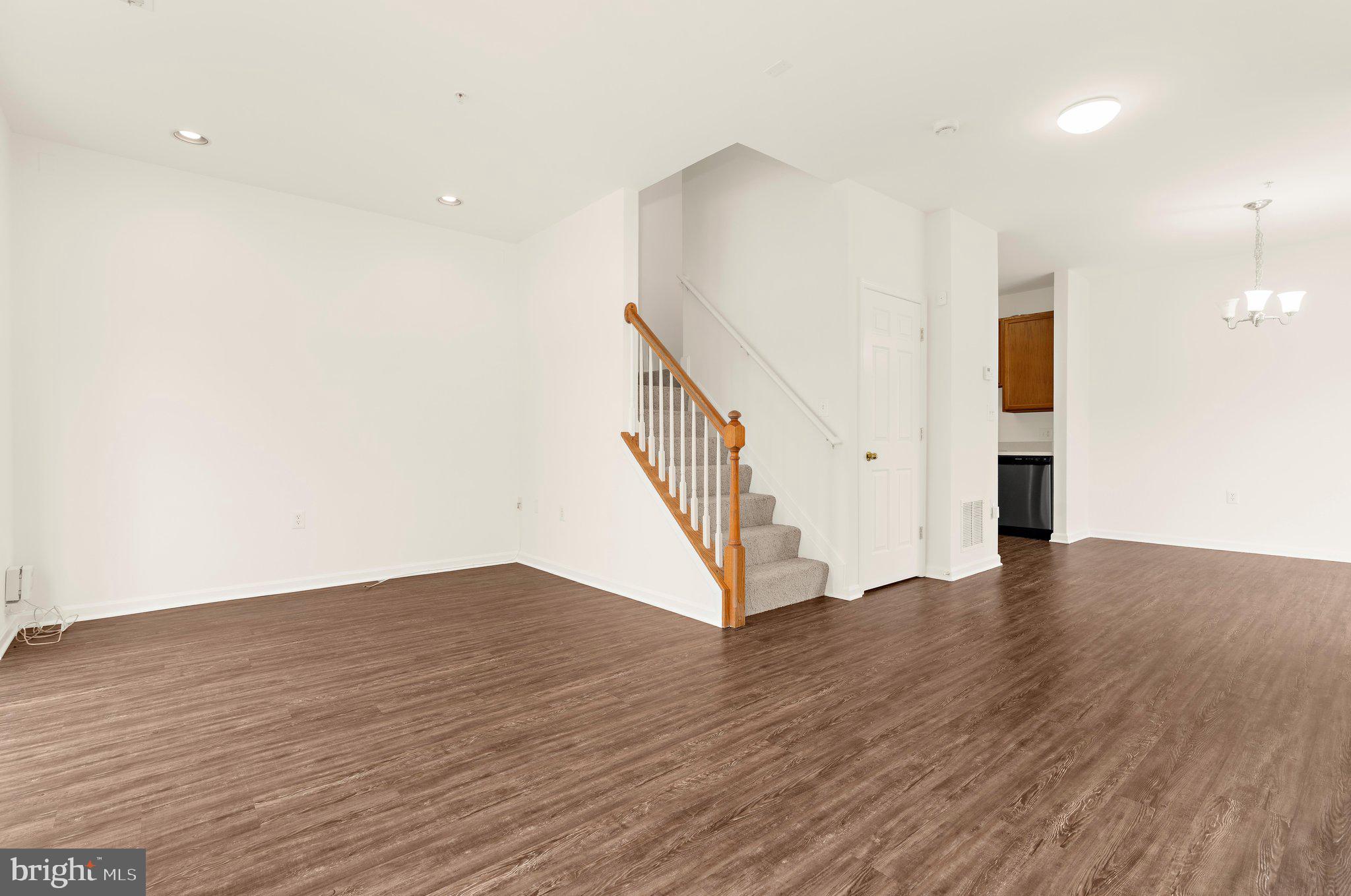 SEVEN OAKS - Residential