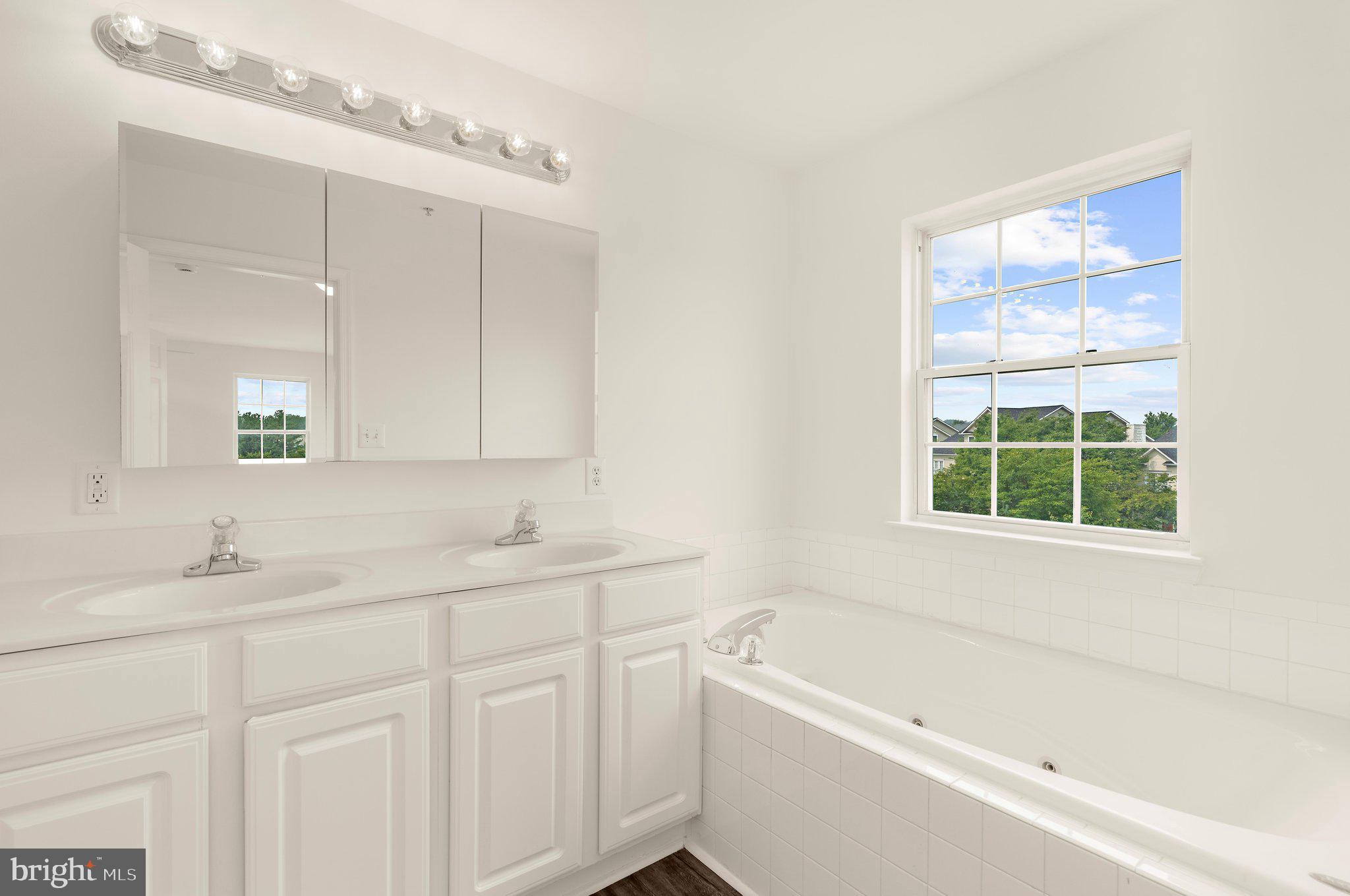 SEVEN OAKS - Residential