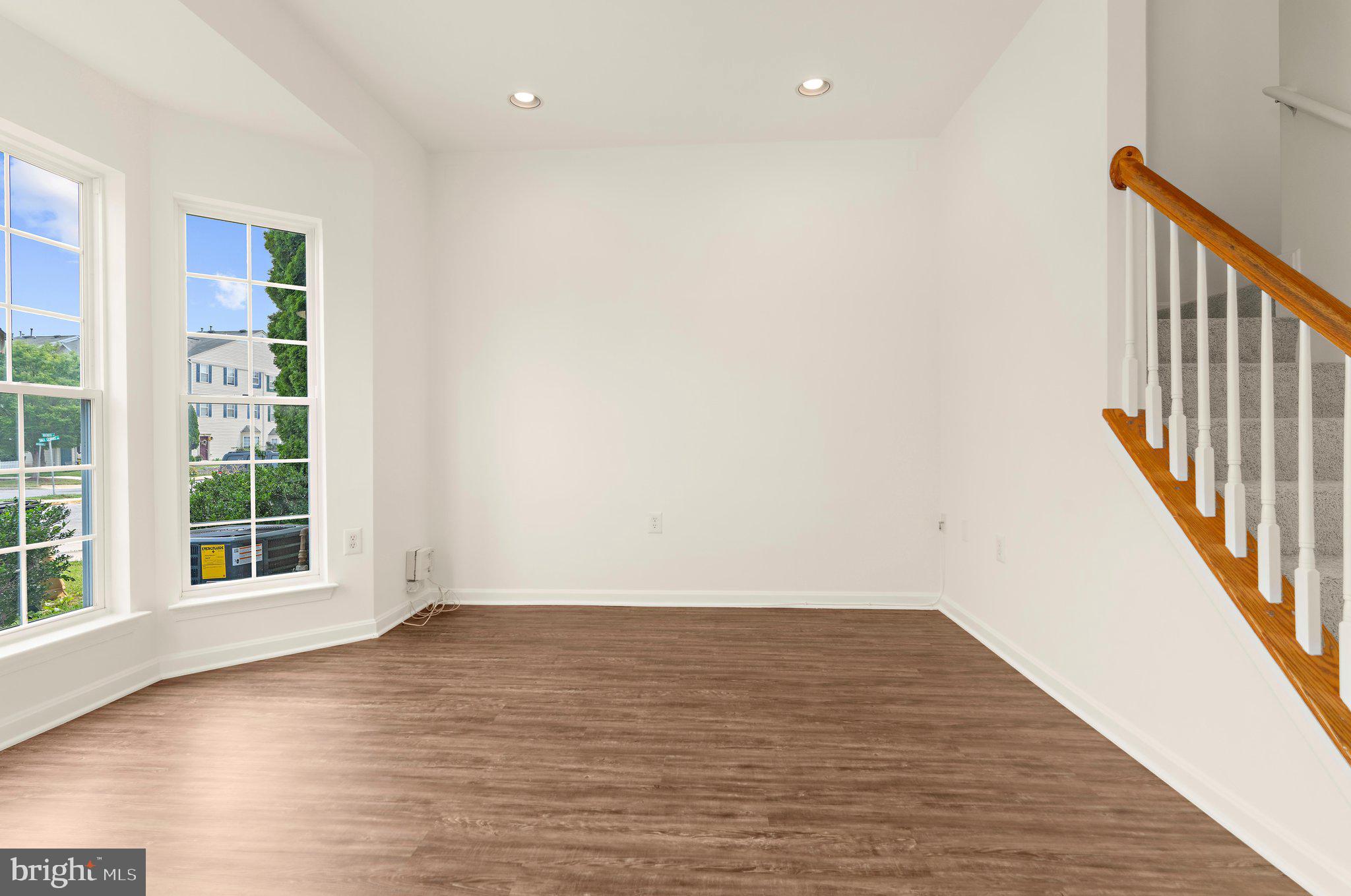 SEVEN OAKS - Residential