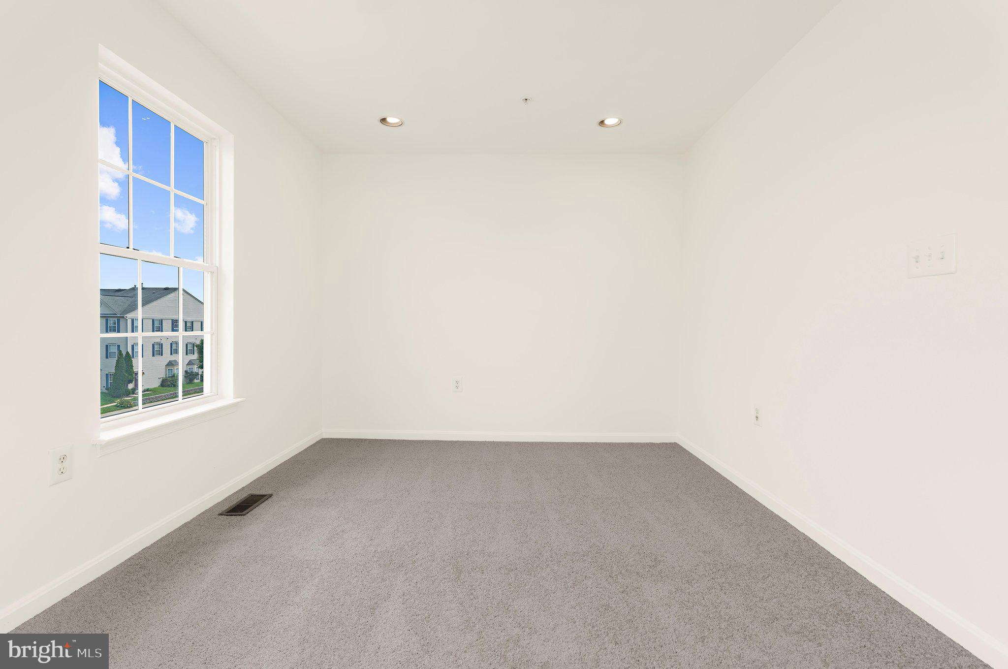 SEVEN OAKS - Residential