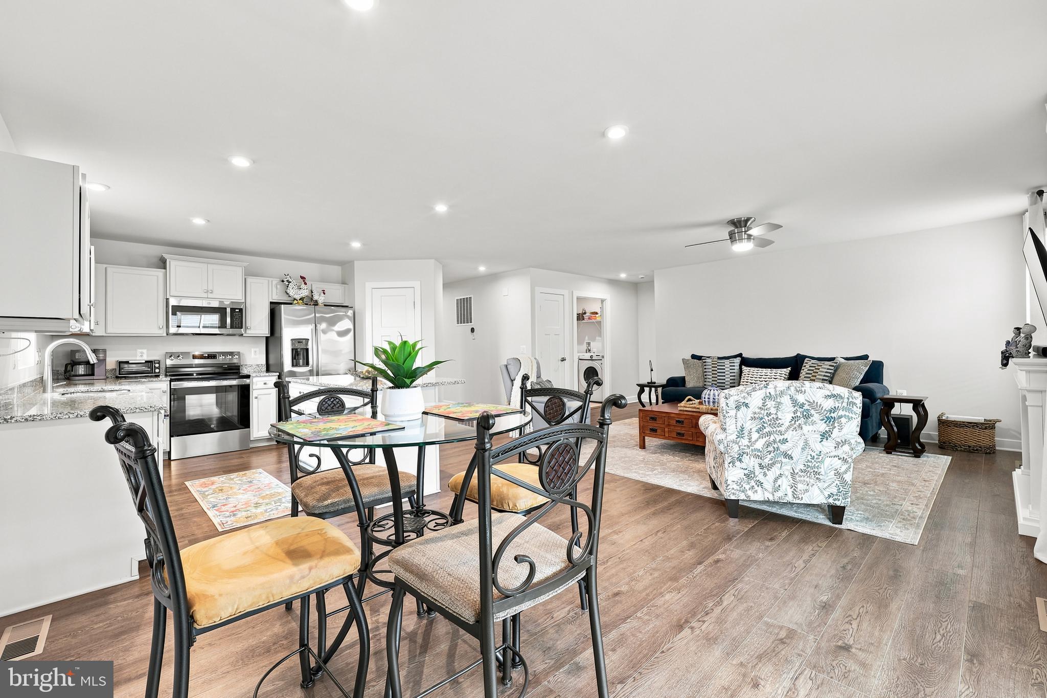 CARDINAL POINTE - Residential