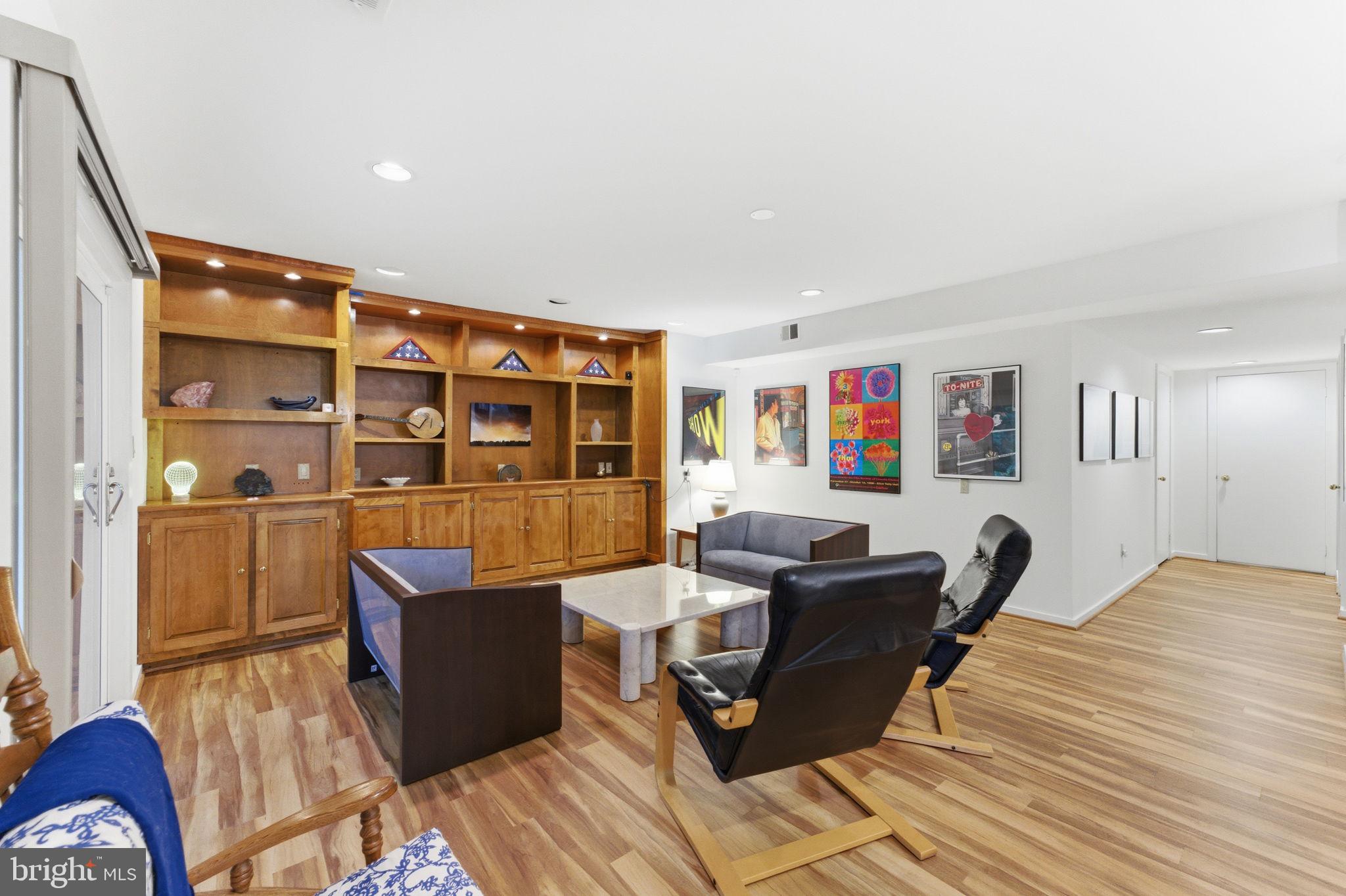 RESTON - Residential