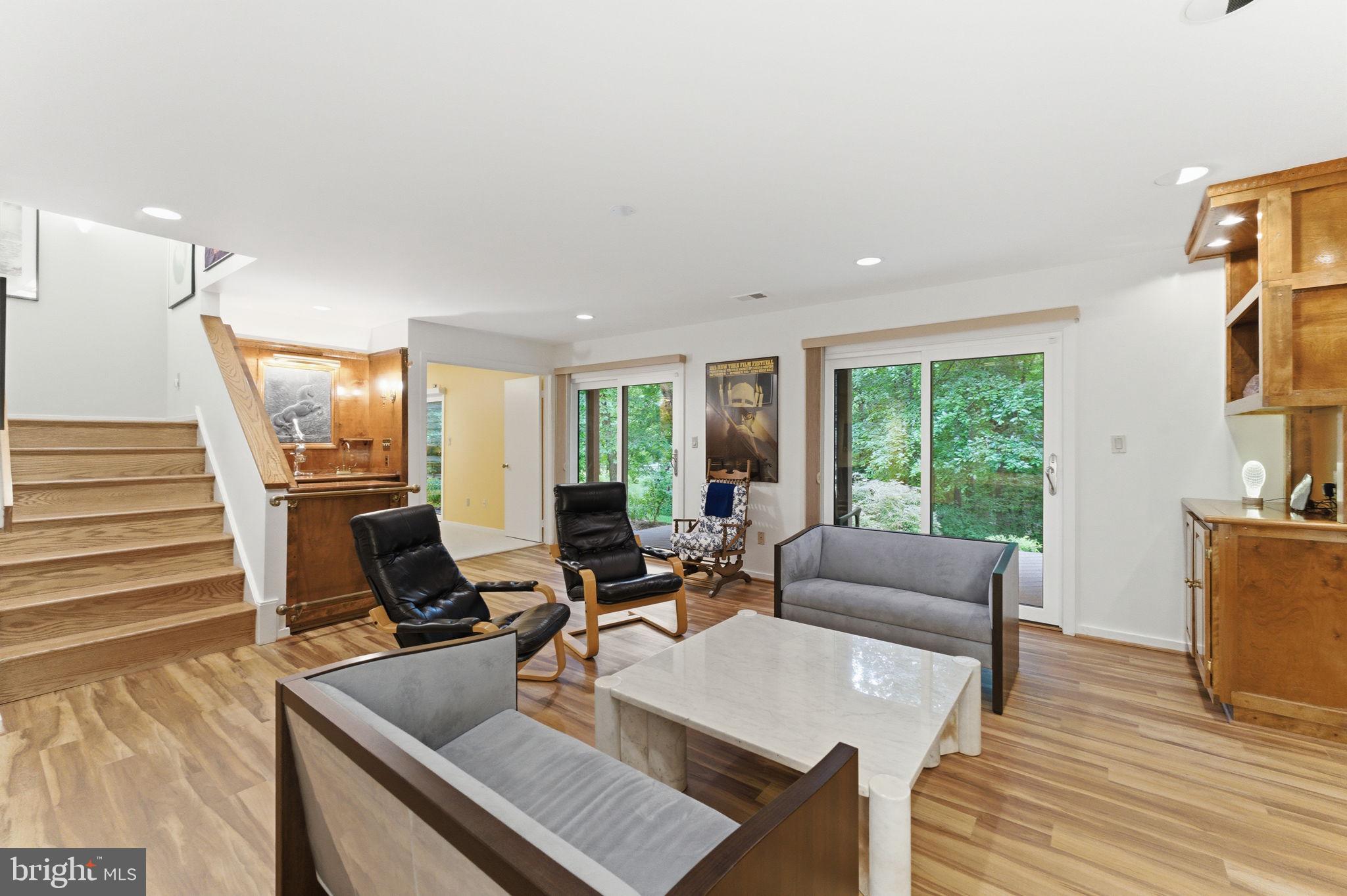 RESTON - Residential