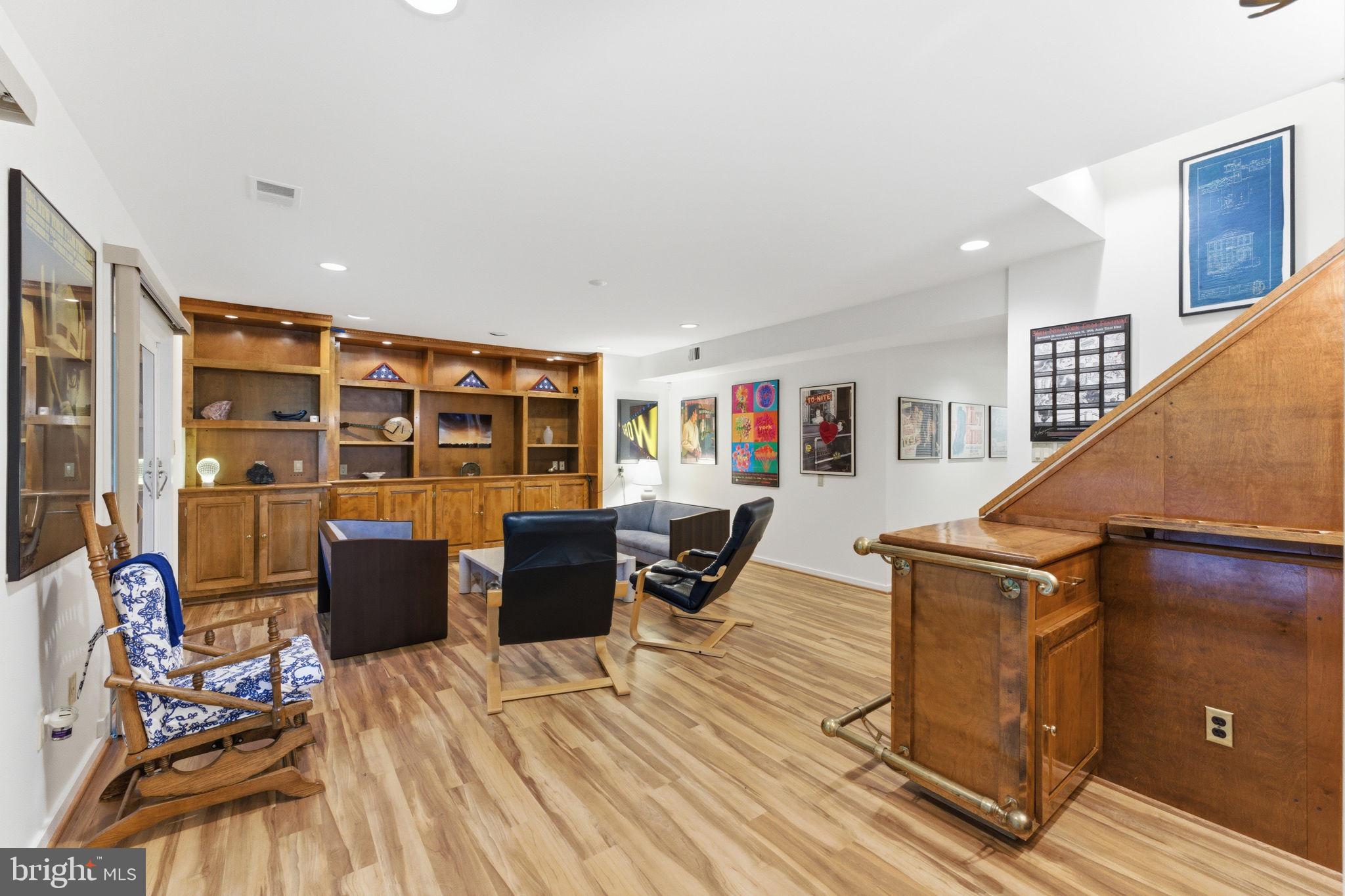 RESTON - Residential