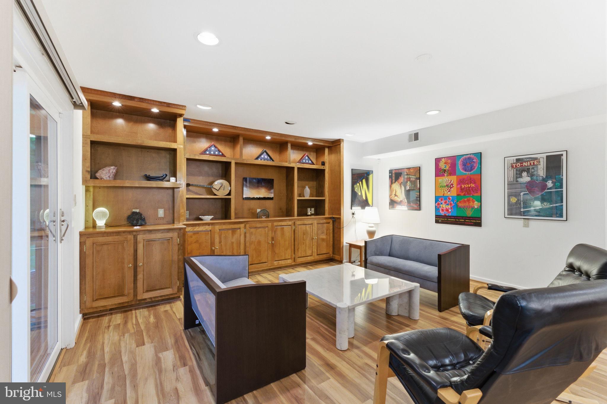RESTON - Residential