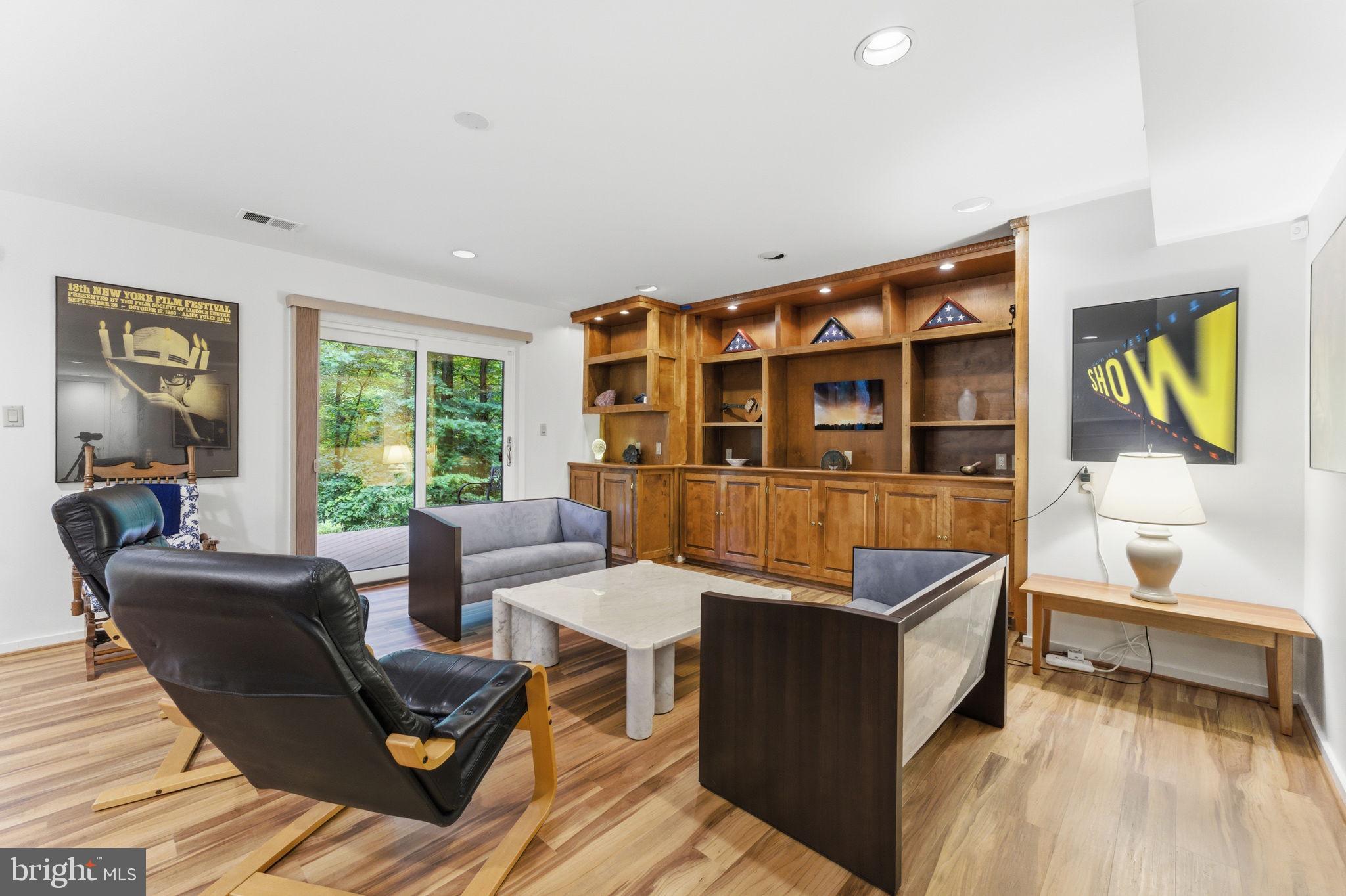 RESTON - Residential