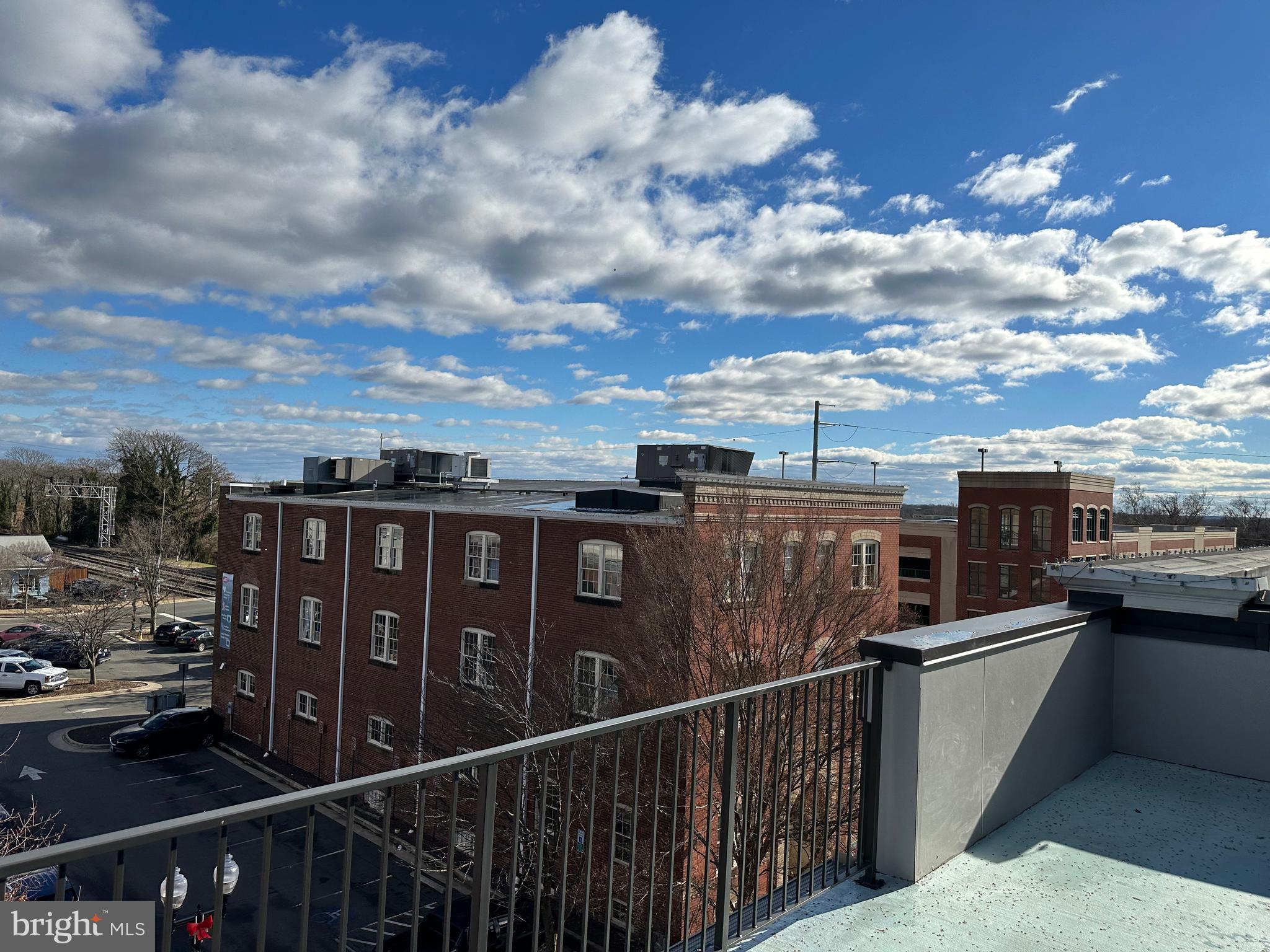 Great Balcony and amazing view on the fourth floor of building. Comes with 2 large bedrooms and 1 beautiful bathroom. Open concept with flawless living area which leads straight to gorgeous kitchen. Great For couples or small families. Schedule a tour today!