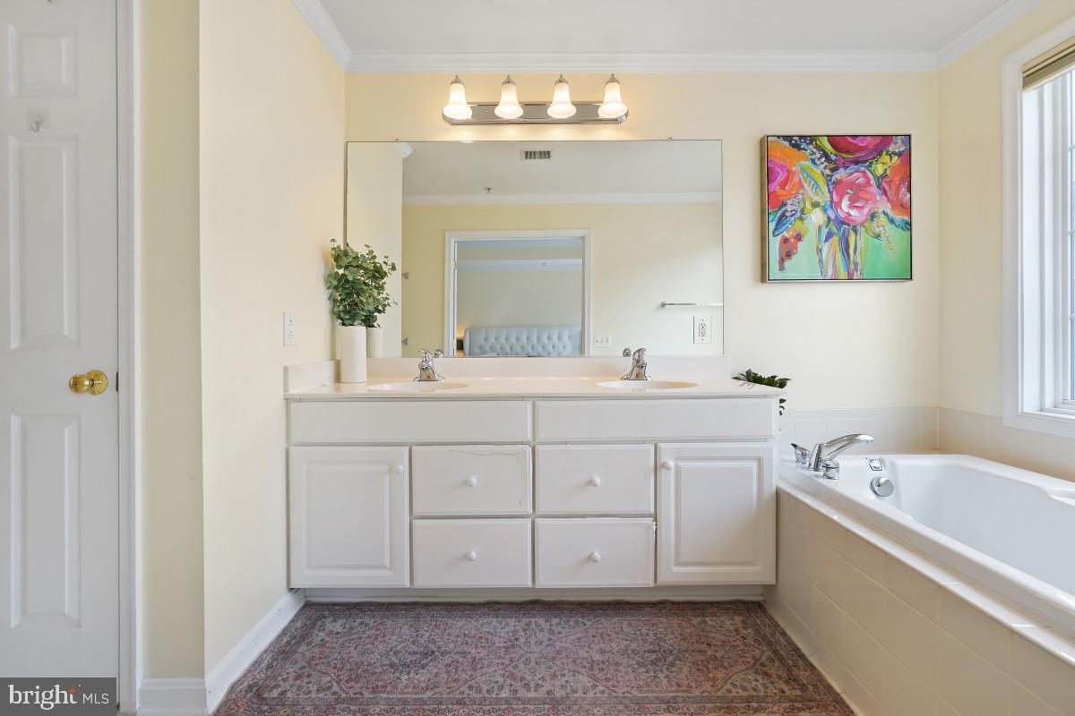 WHEATON HILLS - Residential