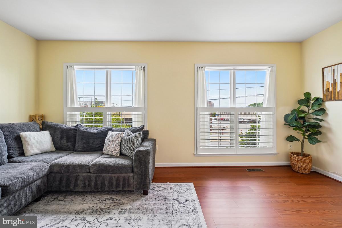 WHEATON HILLS - Residential
