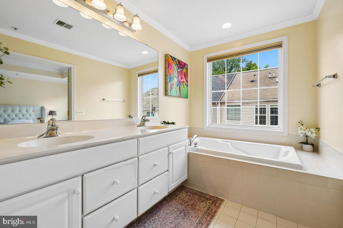 WHEATON HILLS - Residential