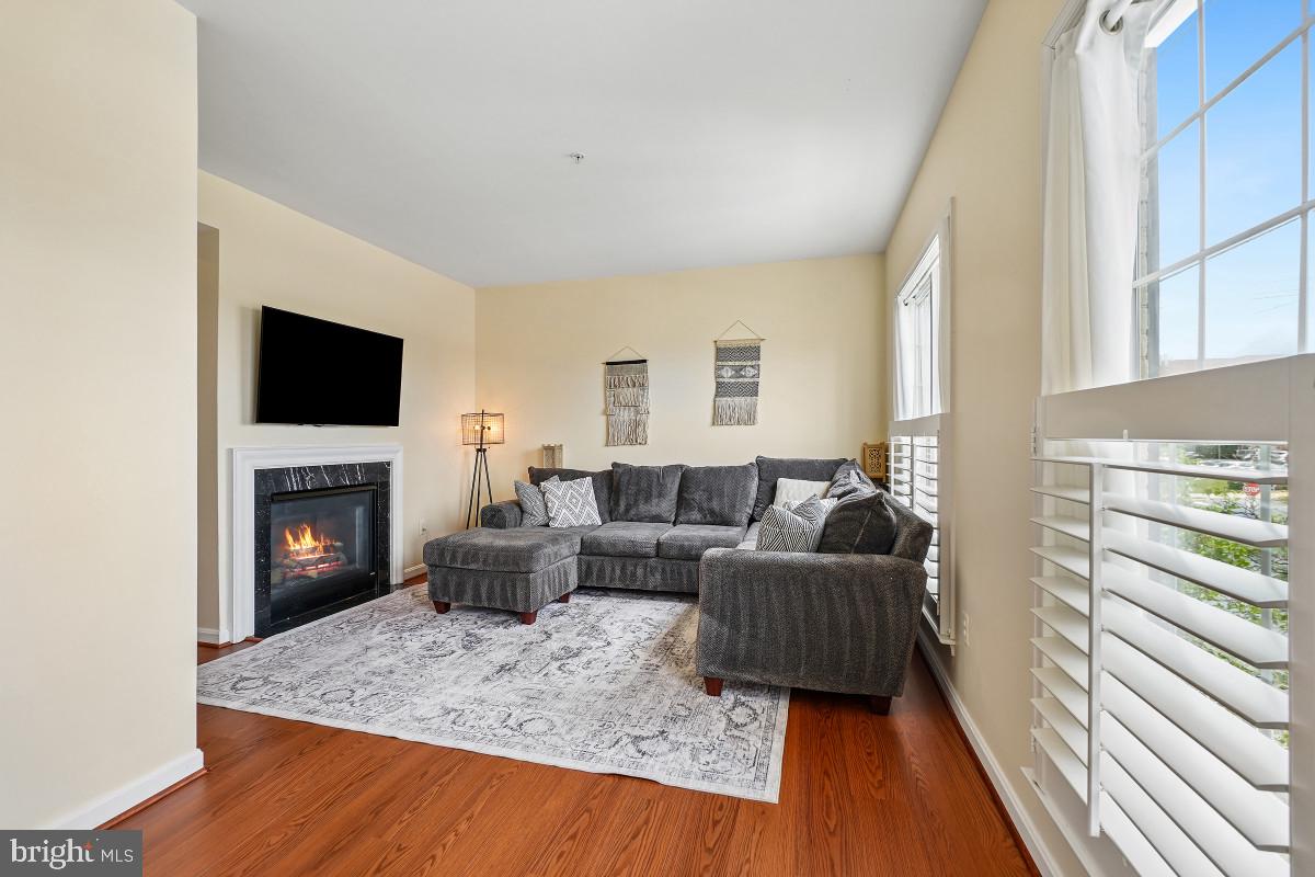 WHEATON HILLS - Residential