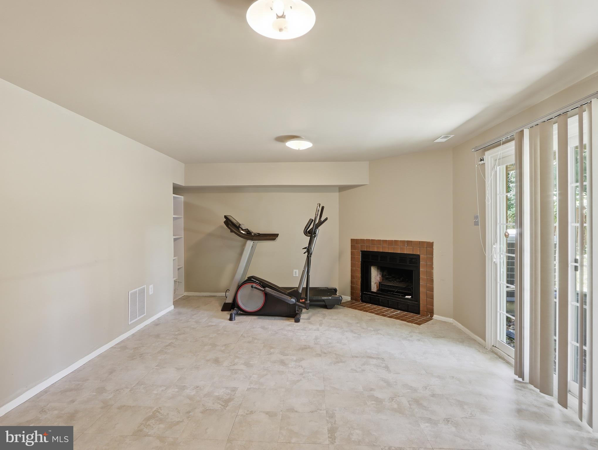 COURTLAND WOODS - Residential