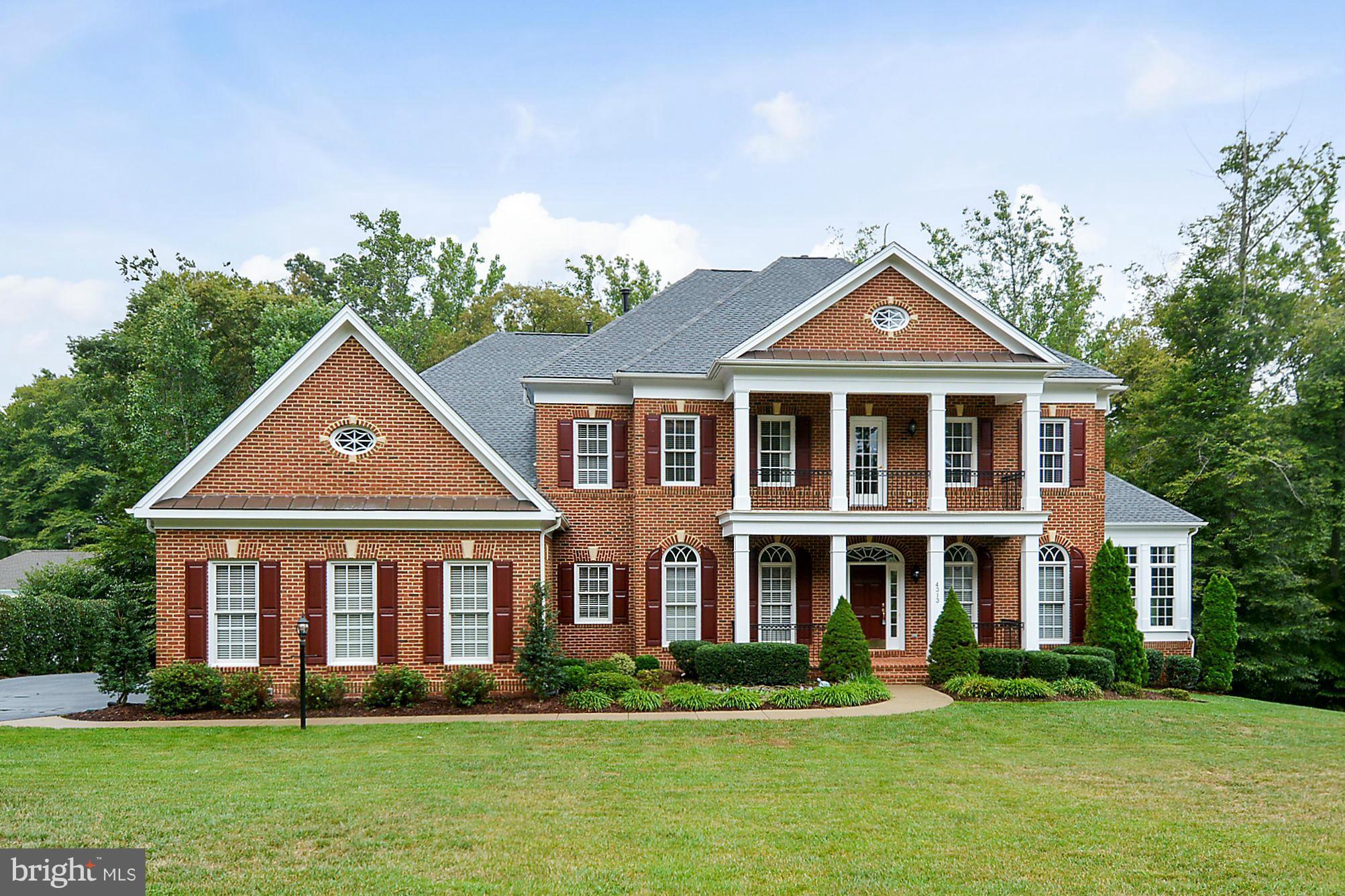 RIVER FALLS ON THE OCCOQUAN!!* NEW COLGAN HS!*STATELY COL. W/ CONTEMP. FLAIR OPEN, BRIGHT FLR PLN SIT. ON 1.08 AC LOT BACK. TO OLD HICKORY GOLF COURSE*GRACIOUS 2 STRY FOYER W/COLMNS,  OPENS TO LR & DR LEAD.TO SOLARIUMN, FR, OFFICE, MORNG RM, GORMET KIT/ W/ISL & 2 SIDE. GAS FP*UL: MBR SUITE W/ SIT. AREA W/WO TO BALCONY, GAS FP, LUX. BA W/SEP SHOWR & TUB +3BRs&3BA*LL: 2BRs,BAs,RR,FP,BAR,MEDIA RM