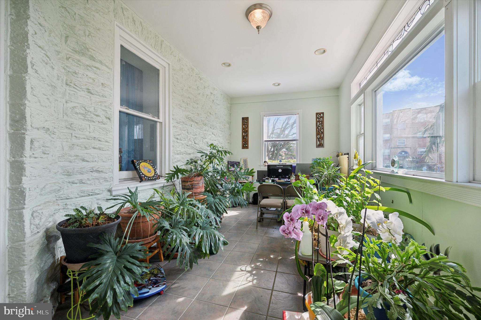 EAST OAK LANE - Residential