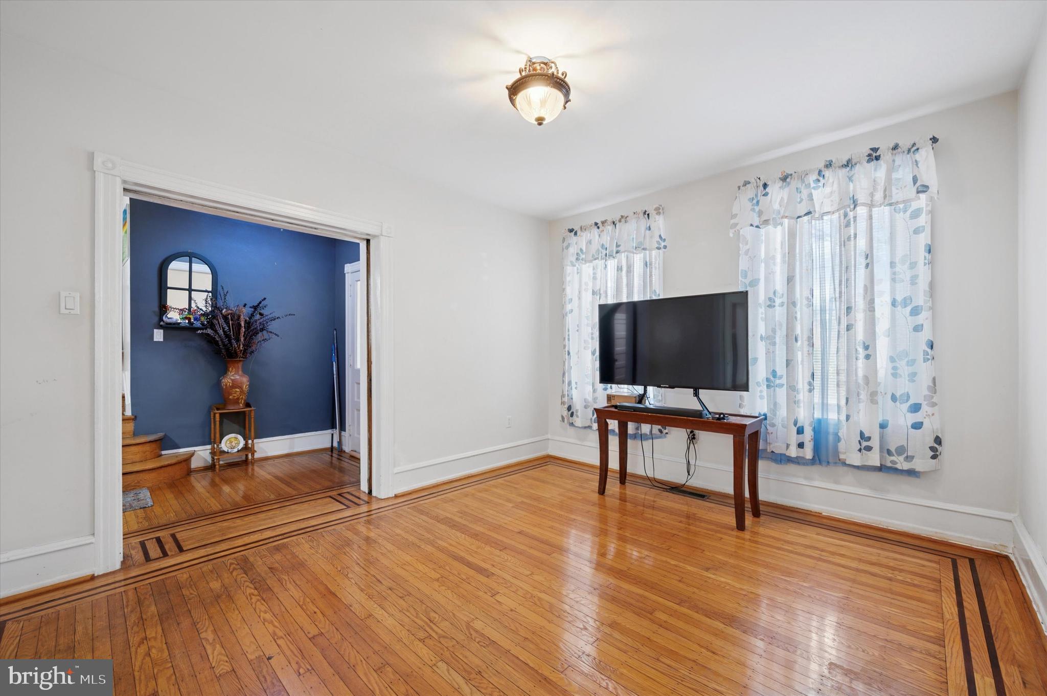 EAST OAK LANE - Residential