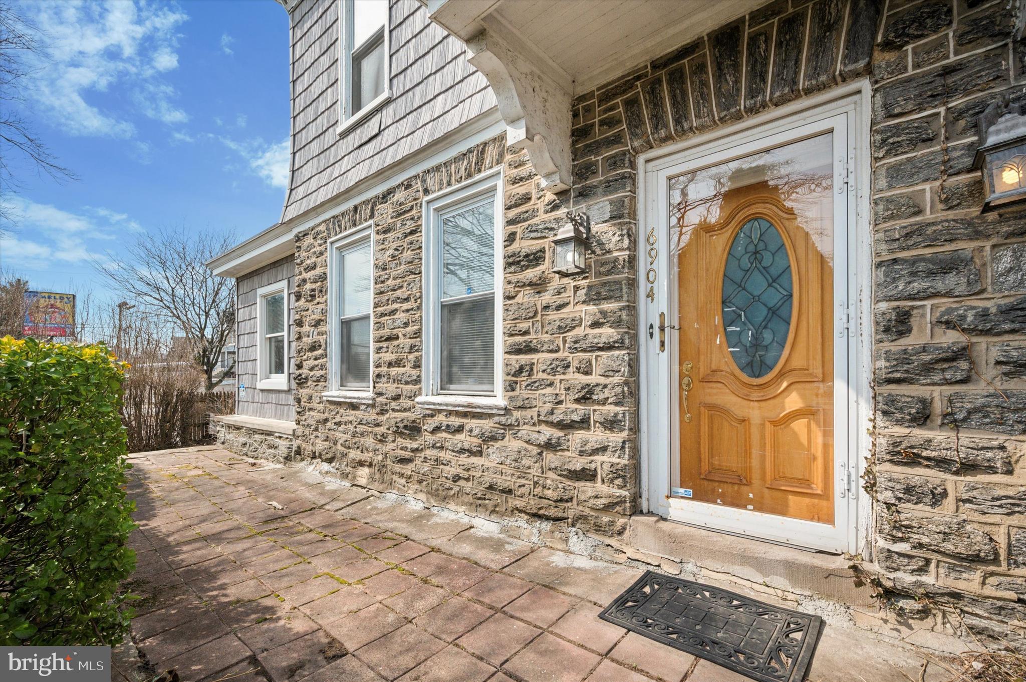 EAST OAK LANE - Residential