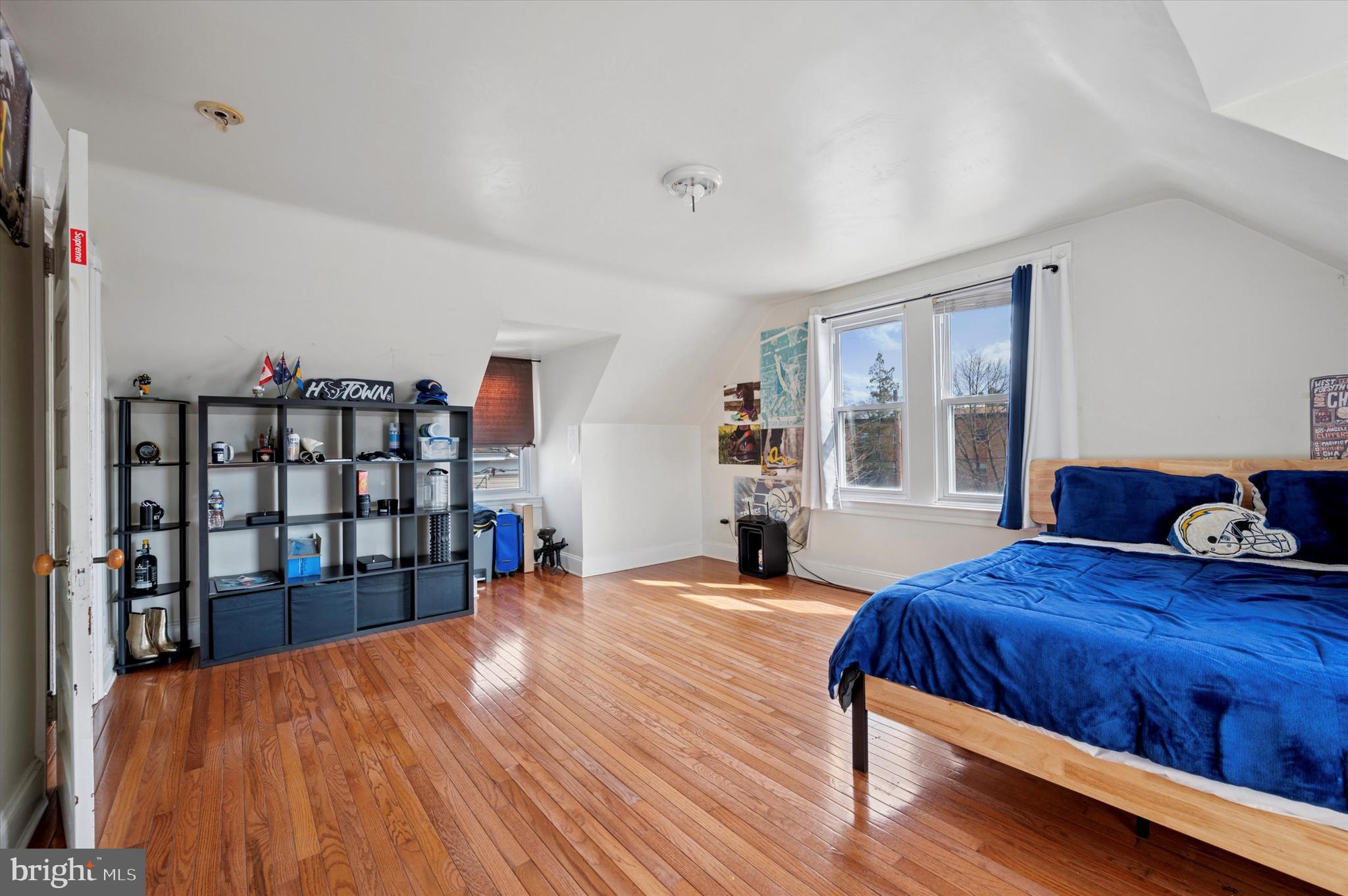 EAST OAK LANE - Residential
