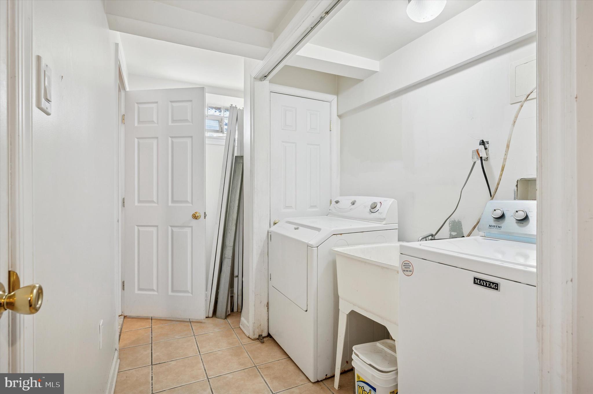 EAST OAK LANE - Residential