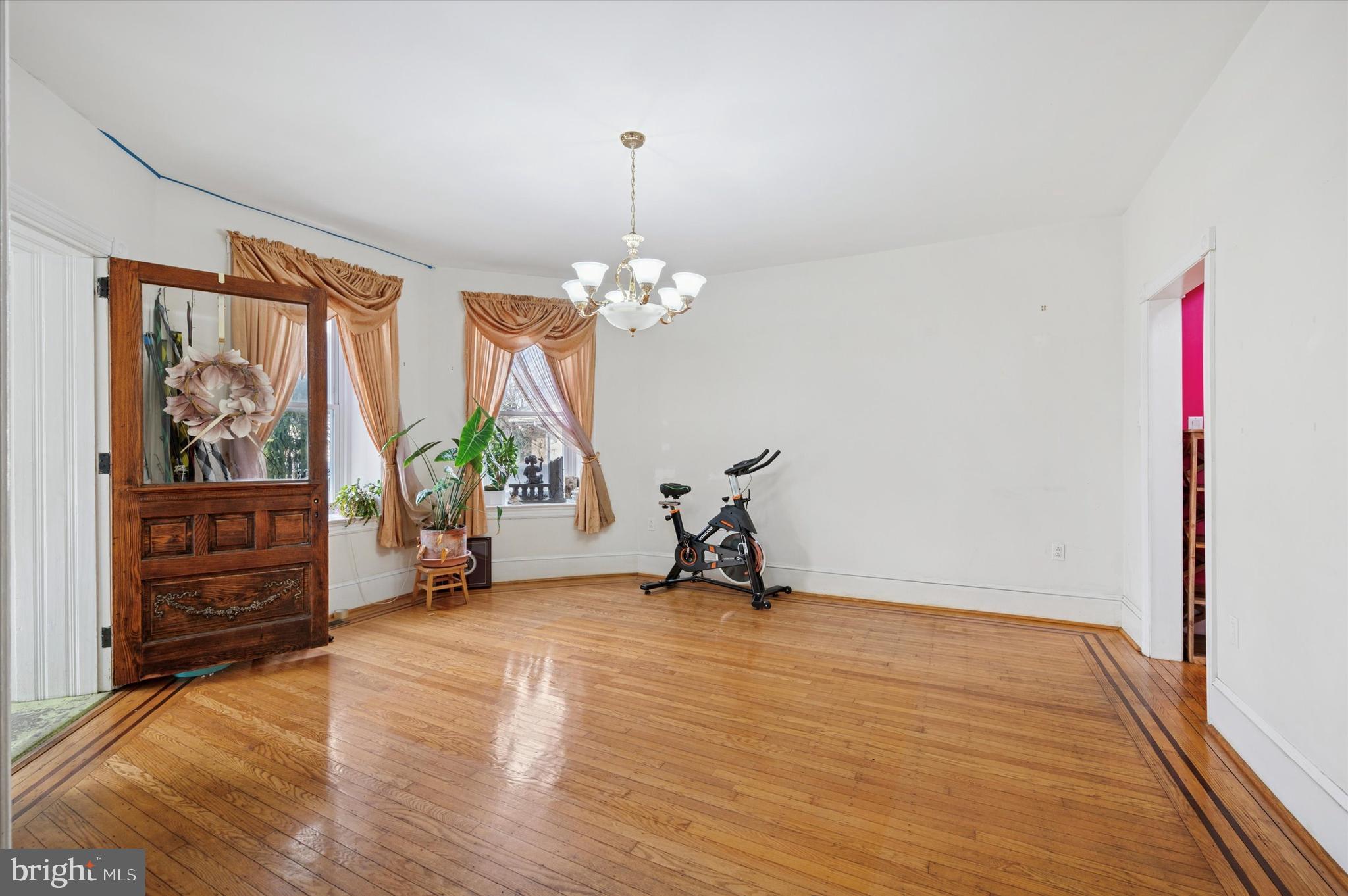 EAST OAK LANE - Residential