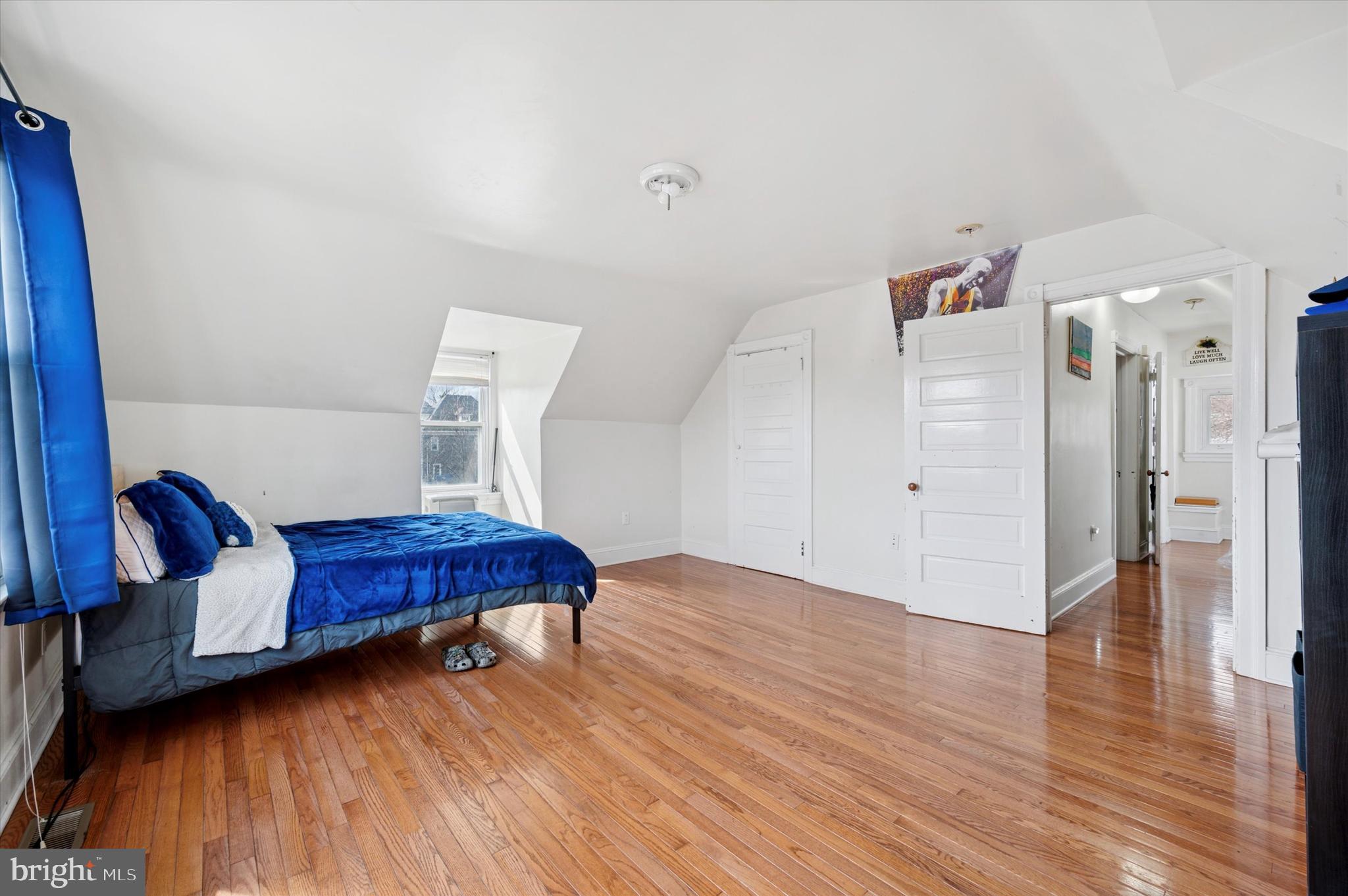 EAST OAK LANE - Residential