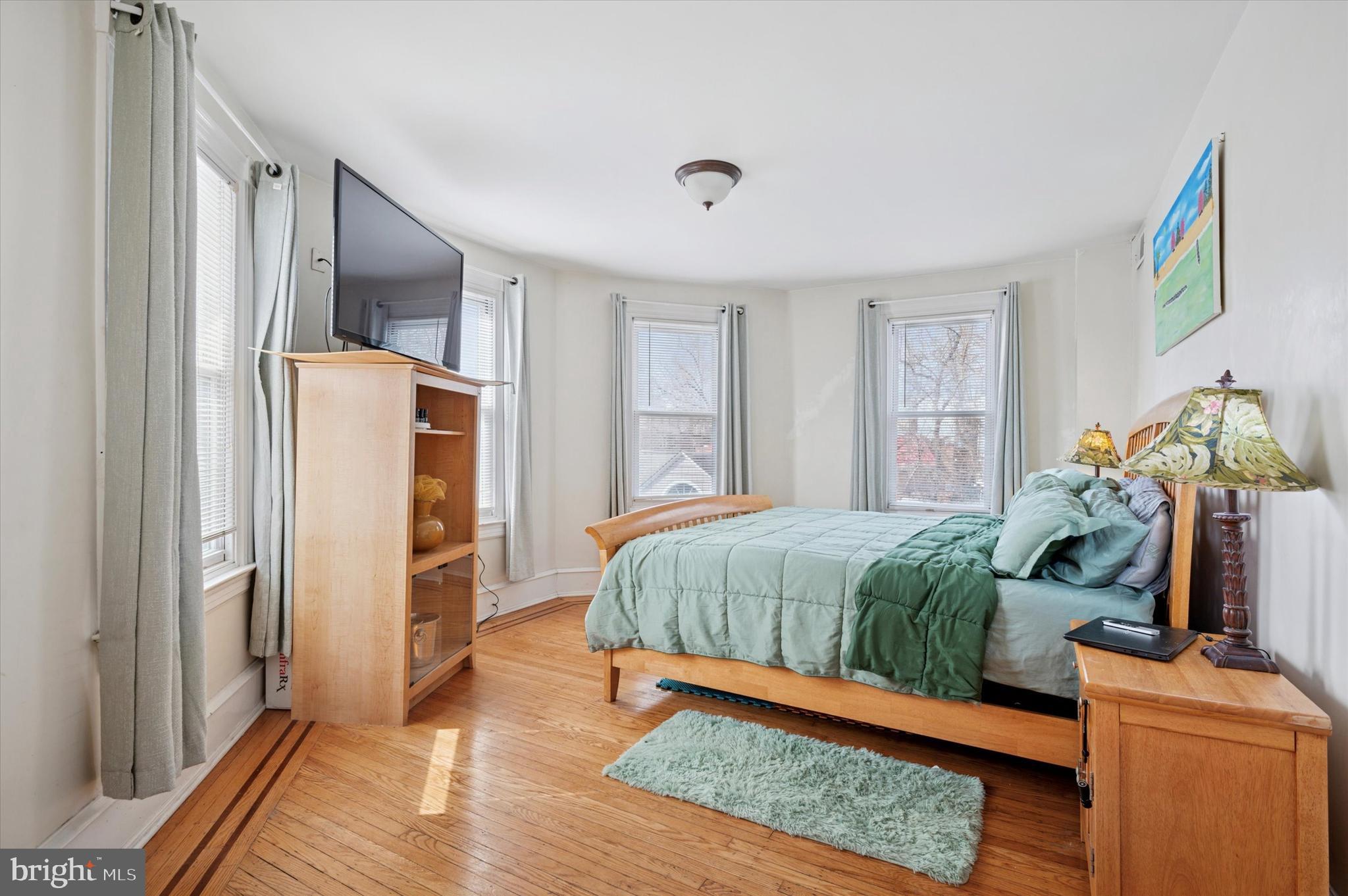 EAST OAK LANE - Residential