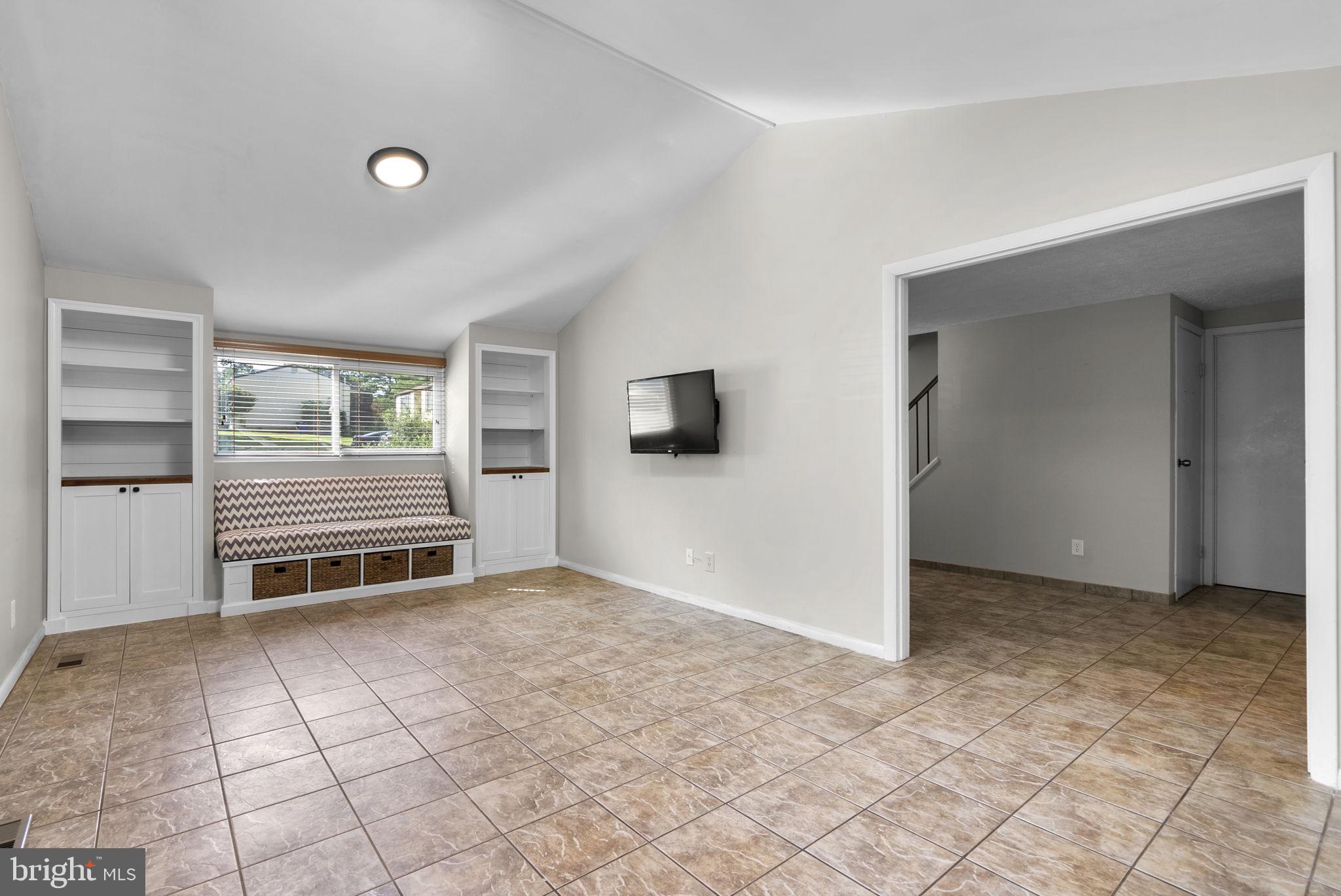 VILLAGE OF OWEN BROWN - Residential