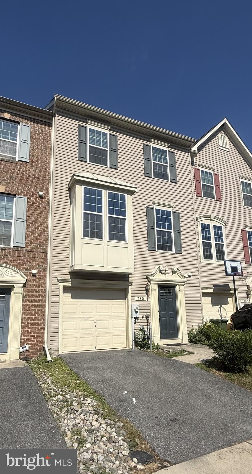 PINE RIDGE CROSSING - Residential