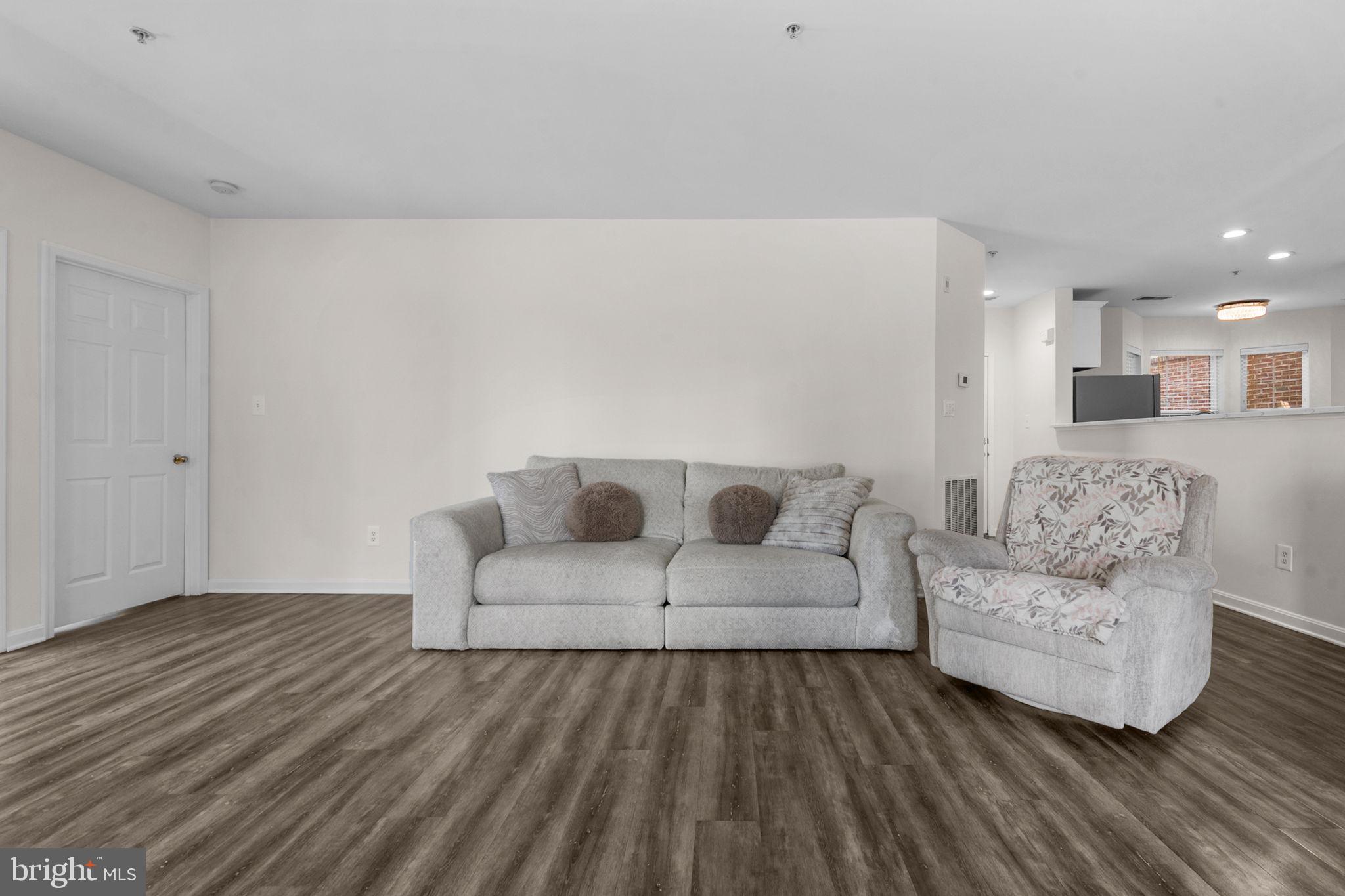 LAKESIDE AT SOUTH RIDING - Residential