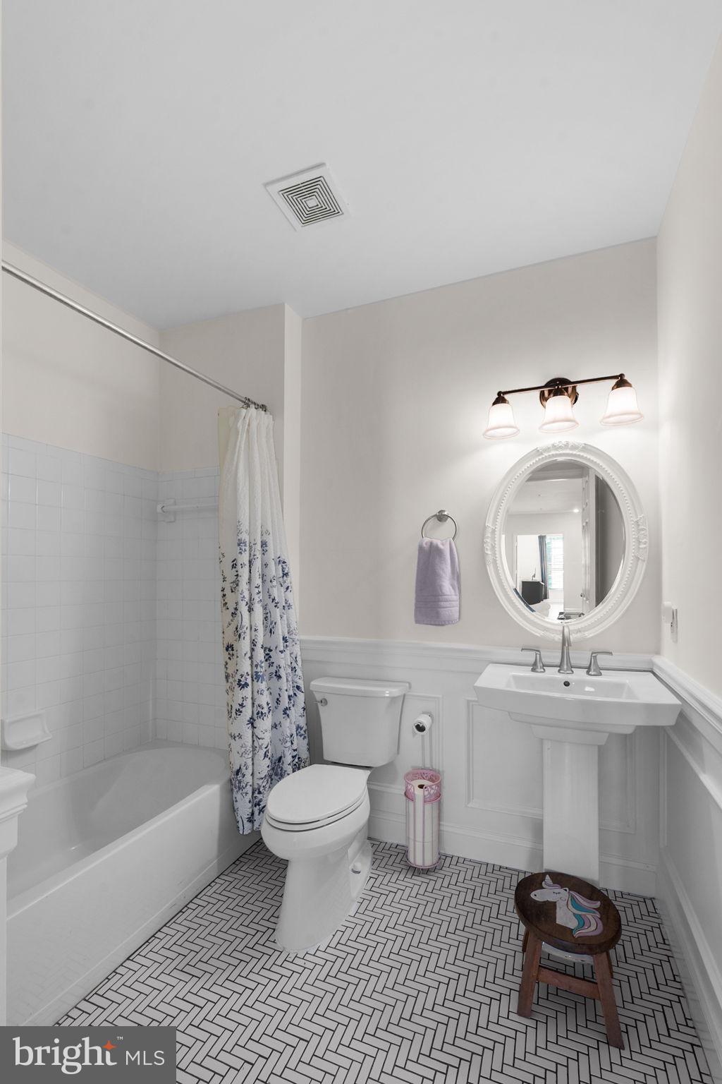 LAKESIDE AT SOUTH RIDING - Residential