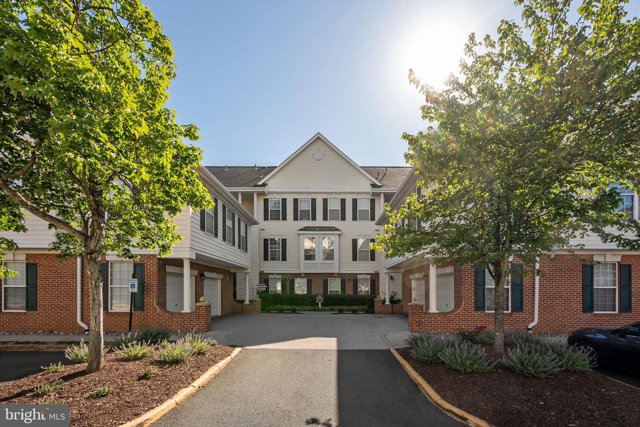 LAKESIDE AT SOUTH RIDING - Residential
