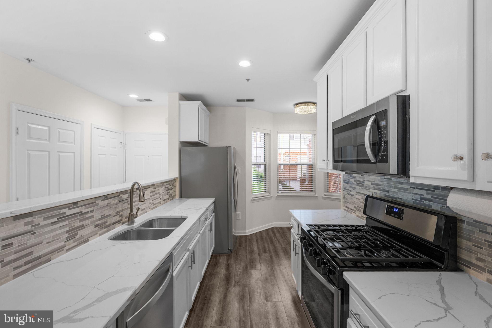 LAKESIDE AT SOUTH RIDING - Residential