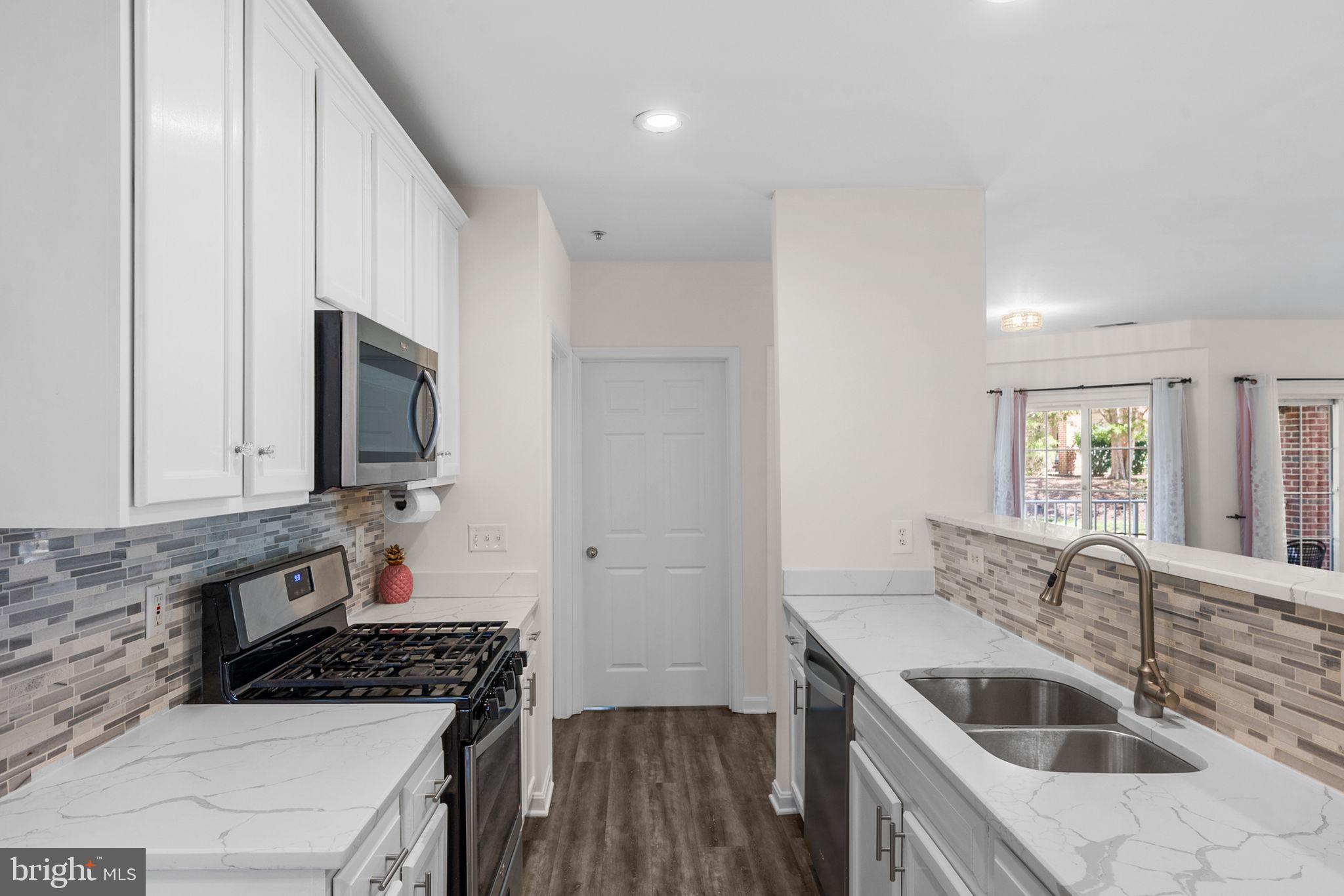 LAKESIDE AT SOUTH RIDING - Residential