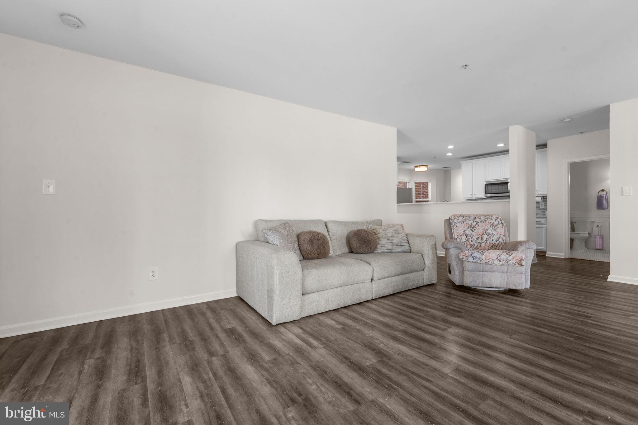 LAKESIDE AT SOUTH RIDING - Residential