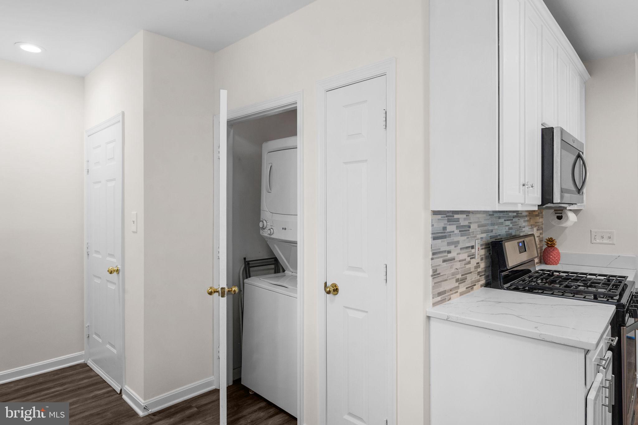 LAKESIDE AT SOUTH RIDING - Residential