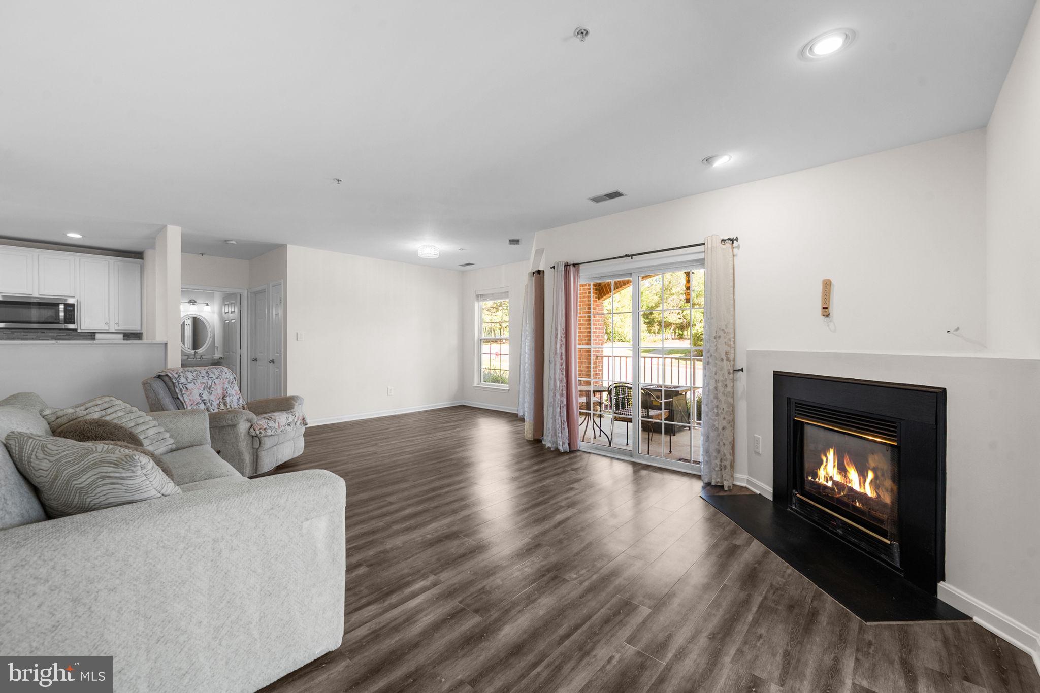 LAKESIDE AT SOUTH RIDING - Residential
