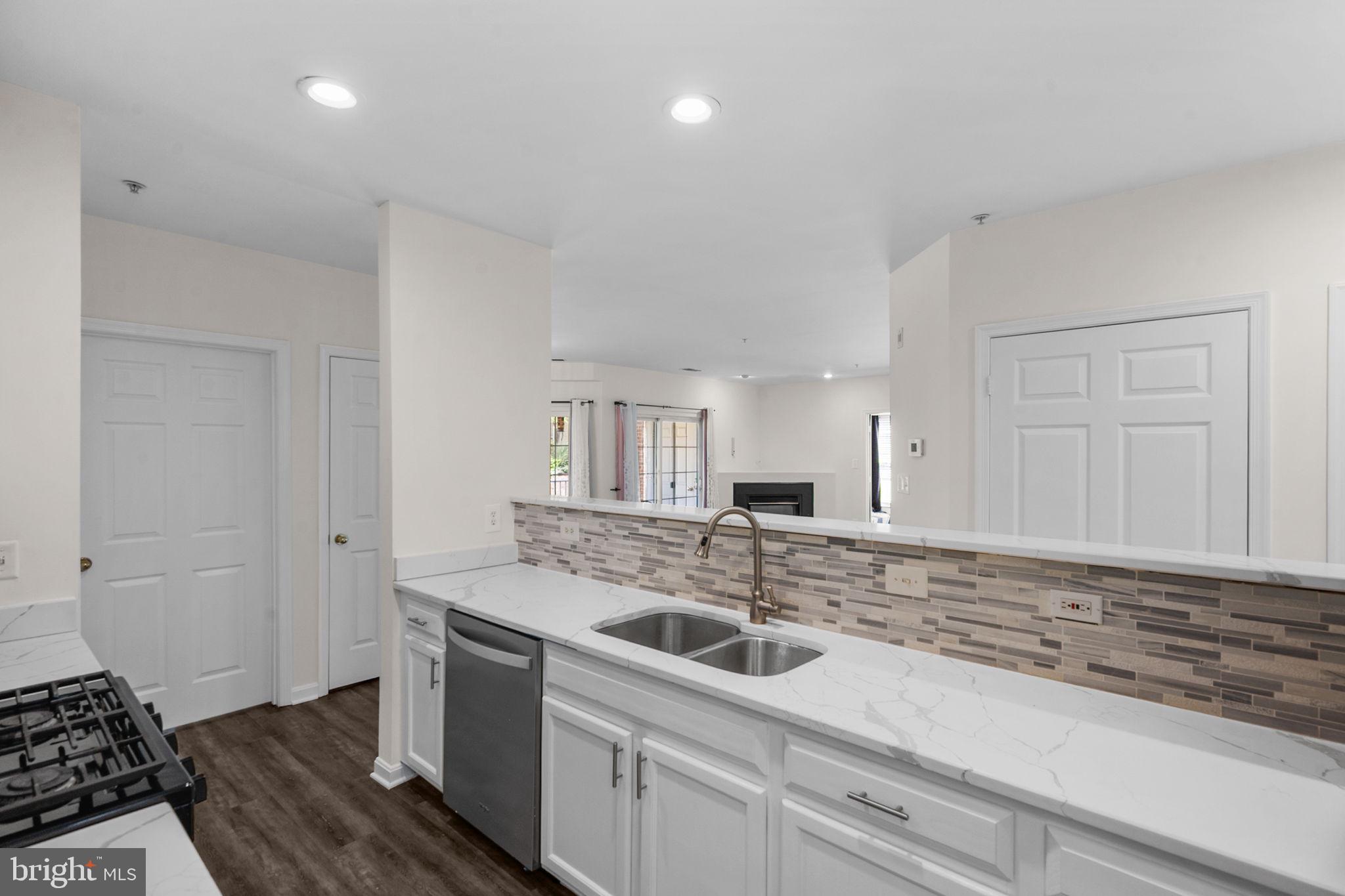 LAKESIDE AT SOUTH RIDING - Residential