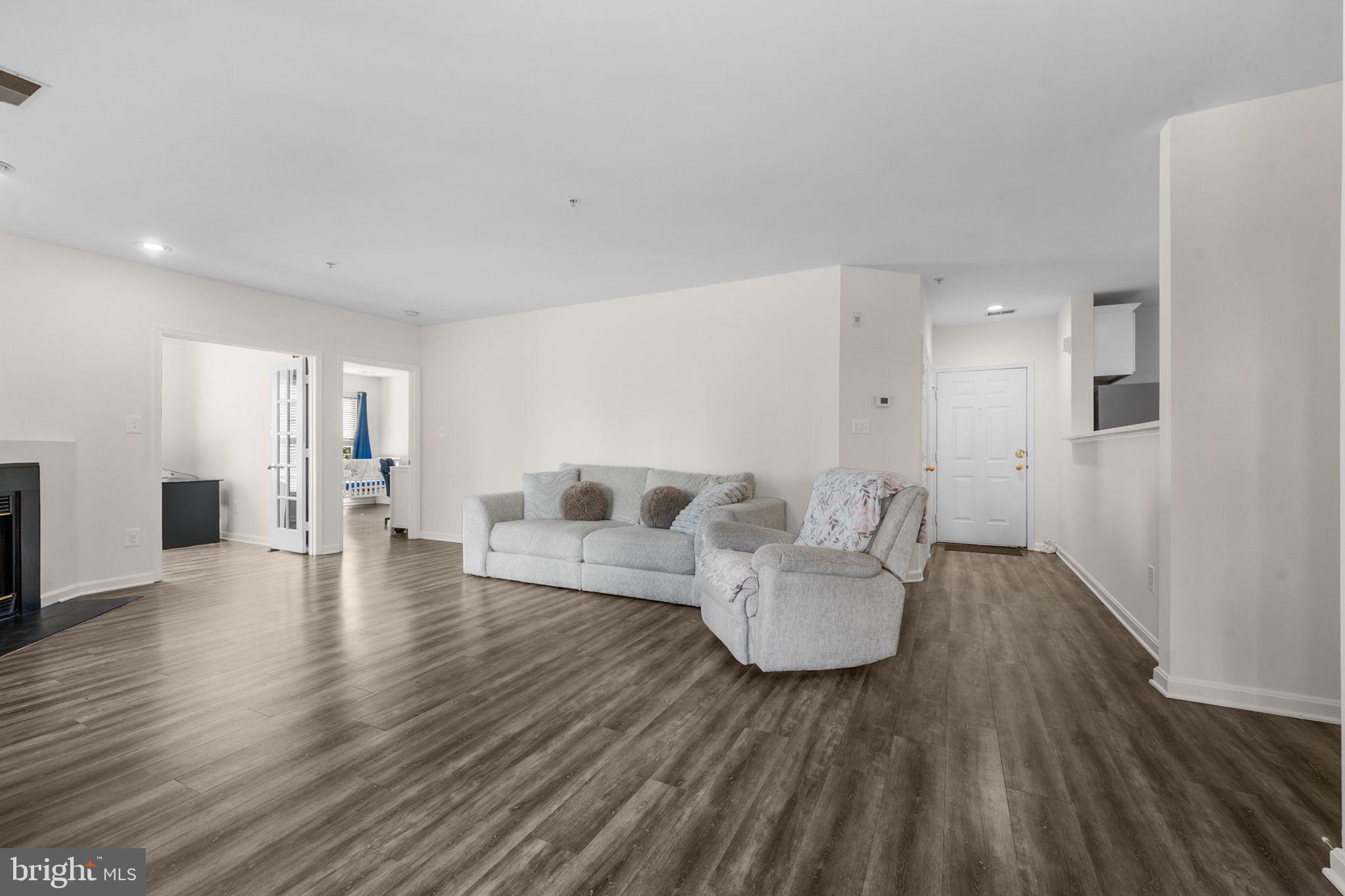 LAKESIDE AT SOUTH RIDING - Residential