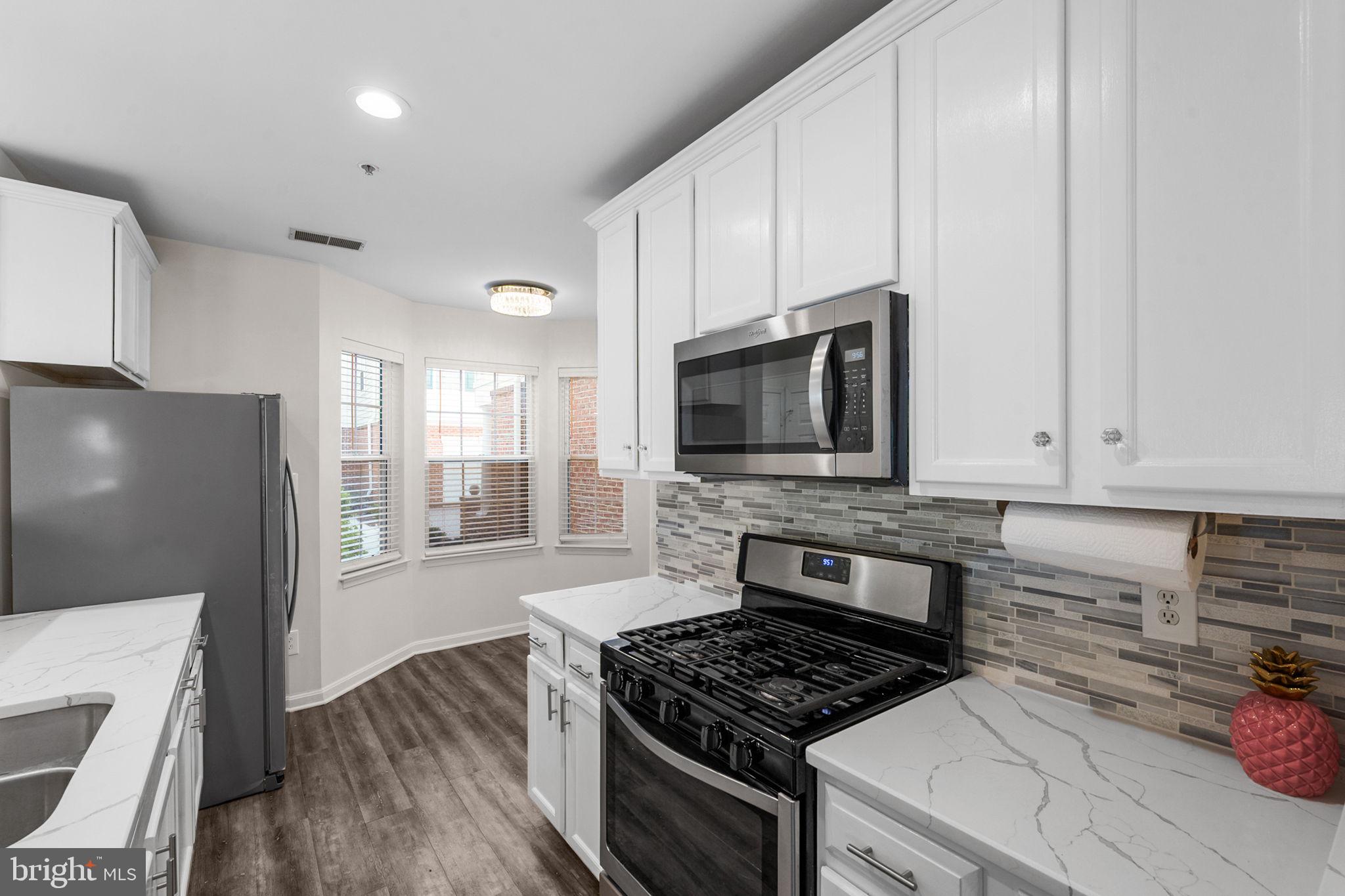 LAKESIDE AT SOUTH RIDING - Residential
