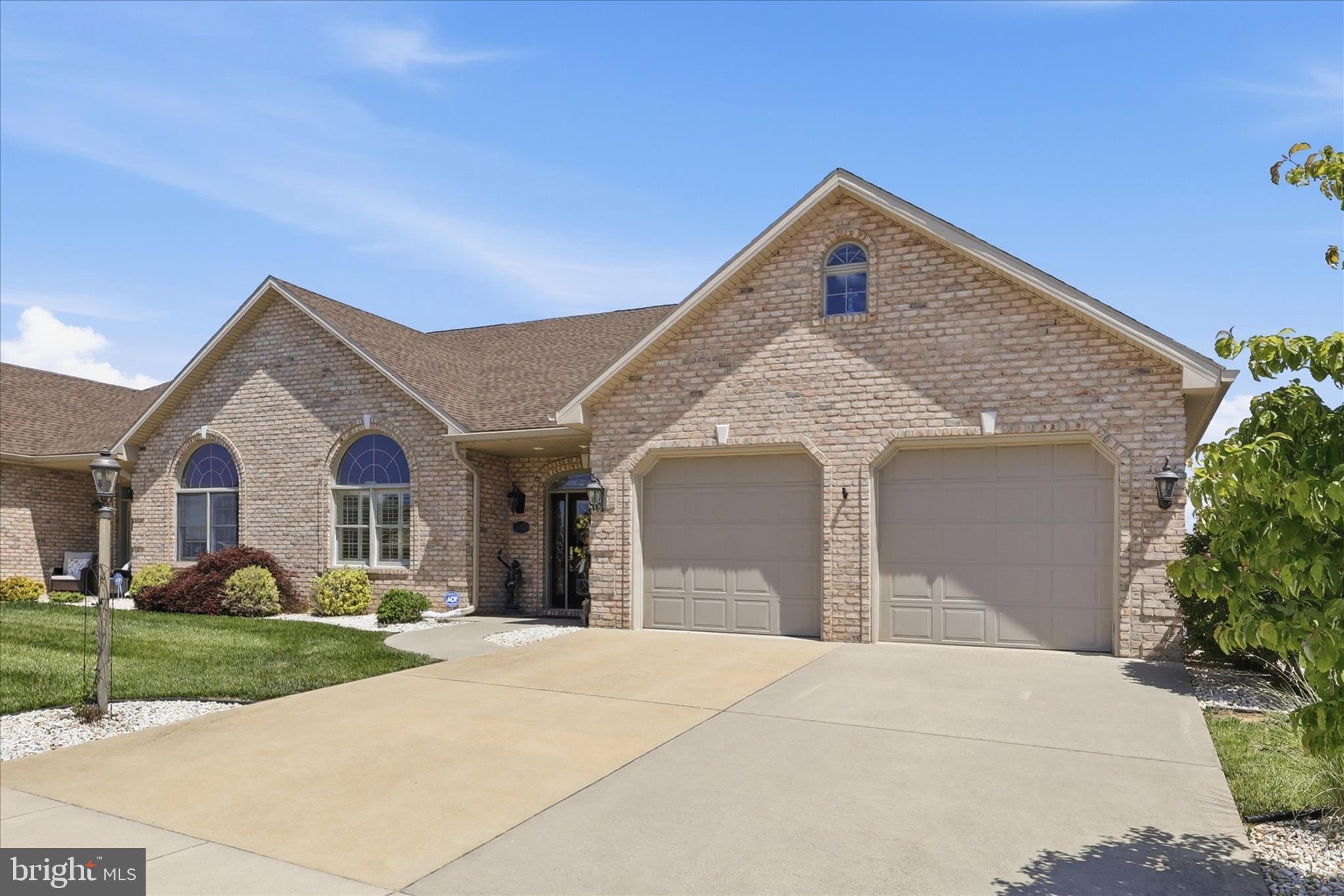 EMERALD POINTE - Residential