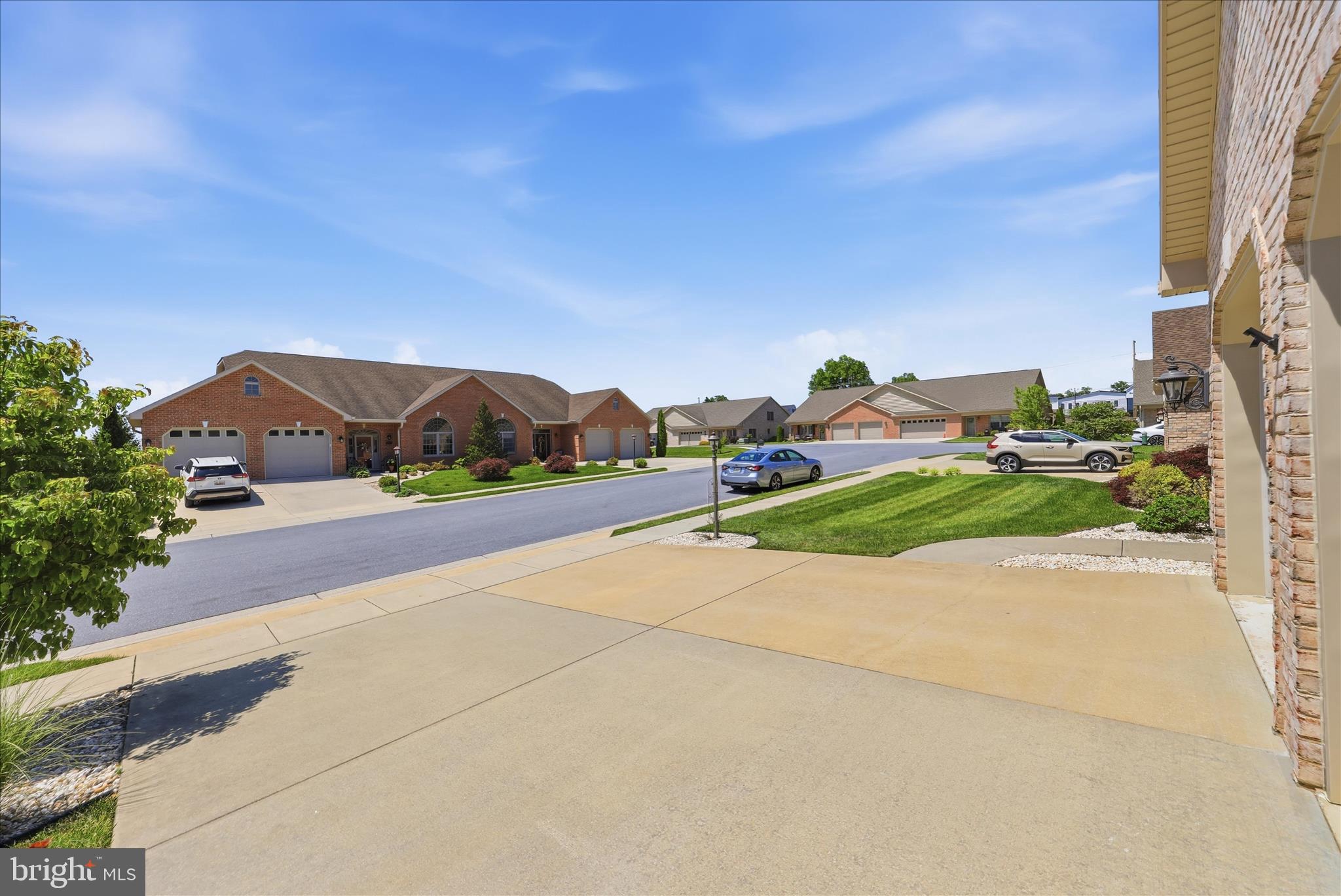 EMERALD POINTE - Residential