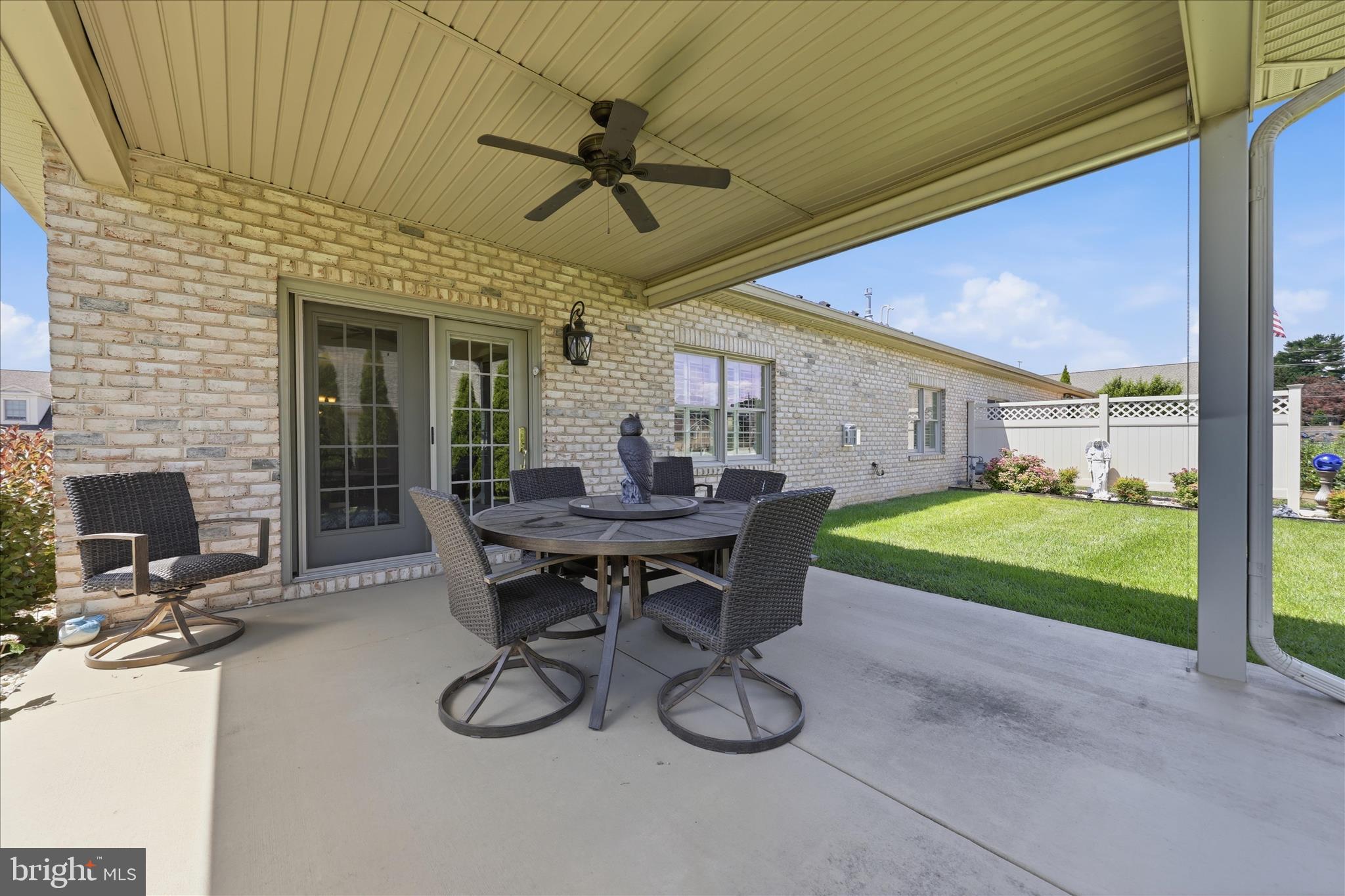 EMERALD POINTE - Residential