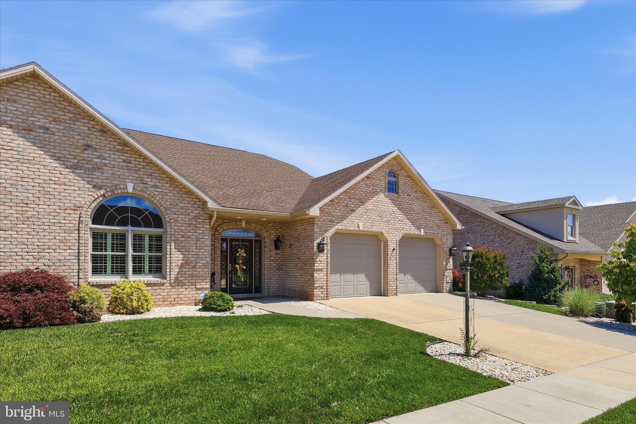 EMERALD POINTE - Residential
