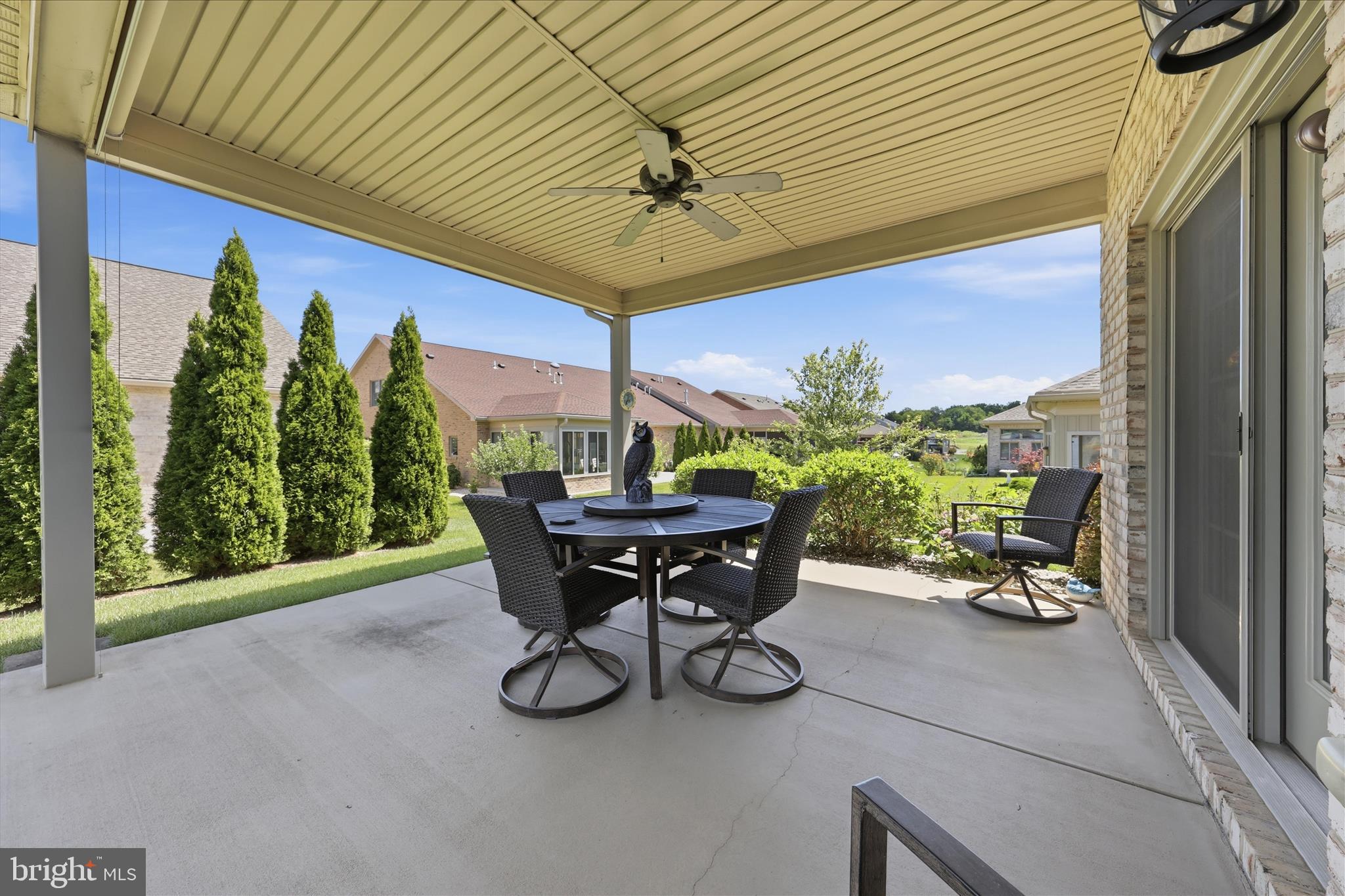 EMERALD POINTE - Residential