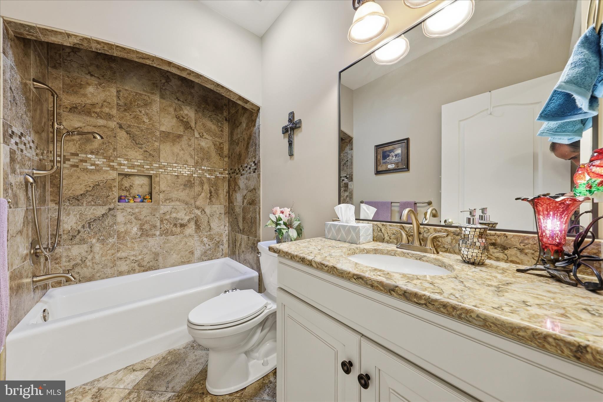 EMERALD POINTE - Residential
