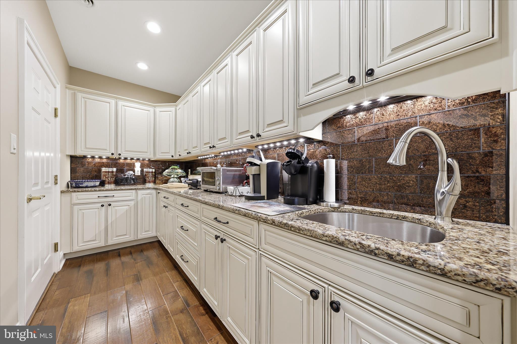 EMERALD POINTE - Residential