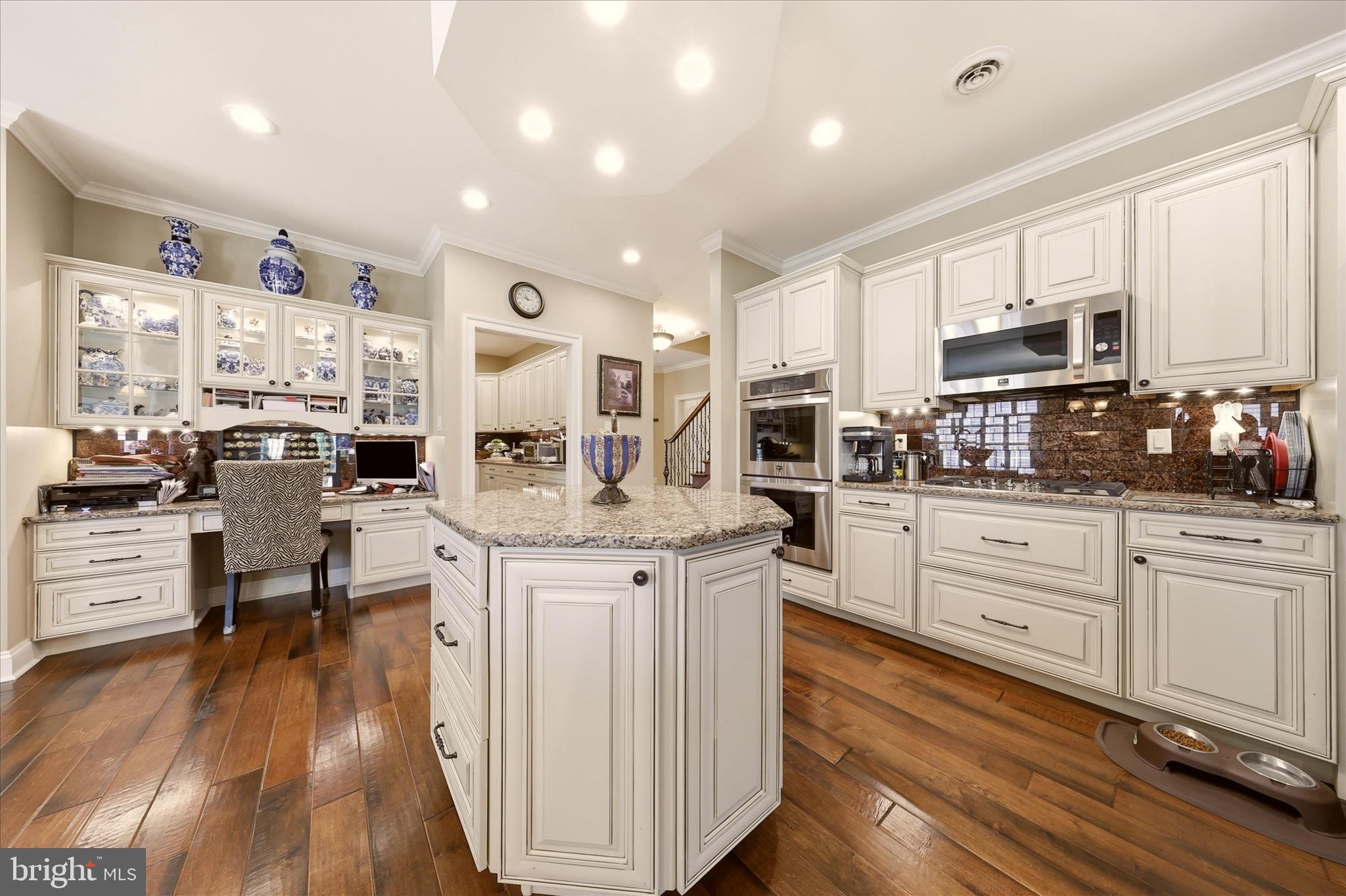 EMERALD POINTE - Residential