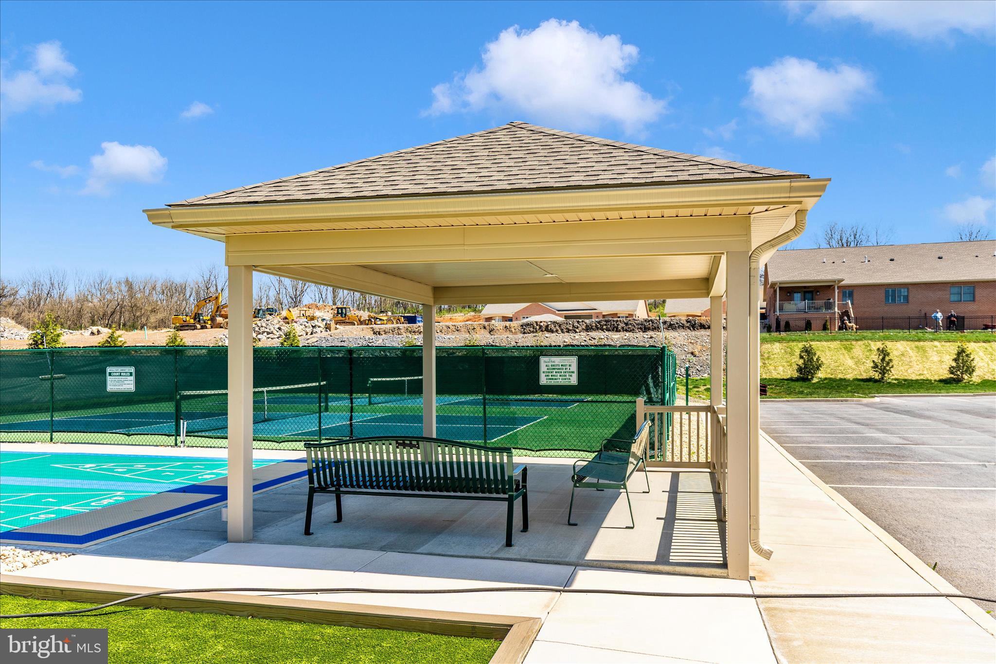 EMERALD POINTE - Residential