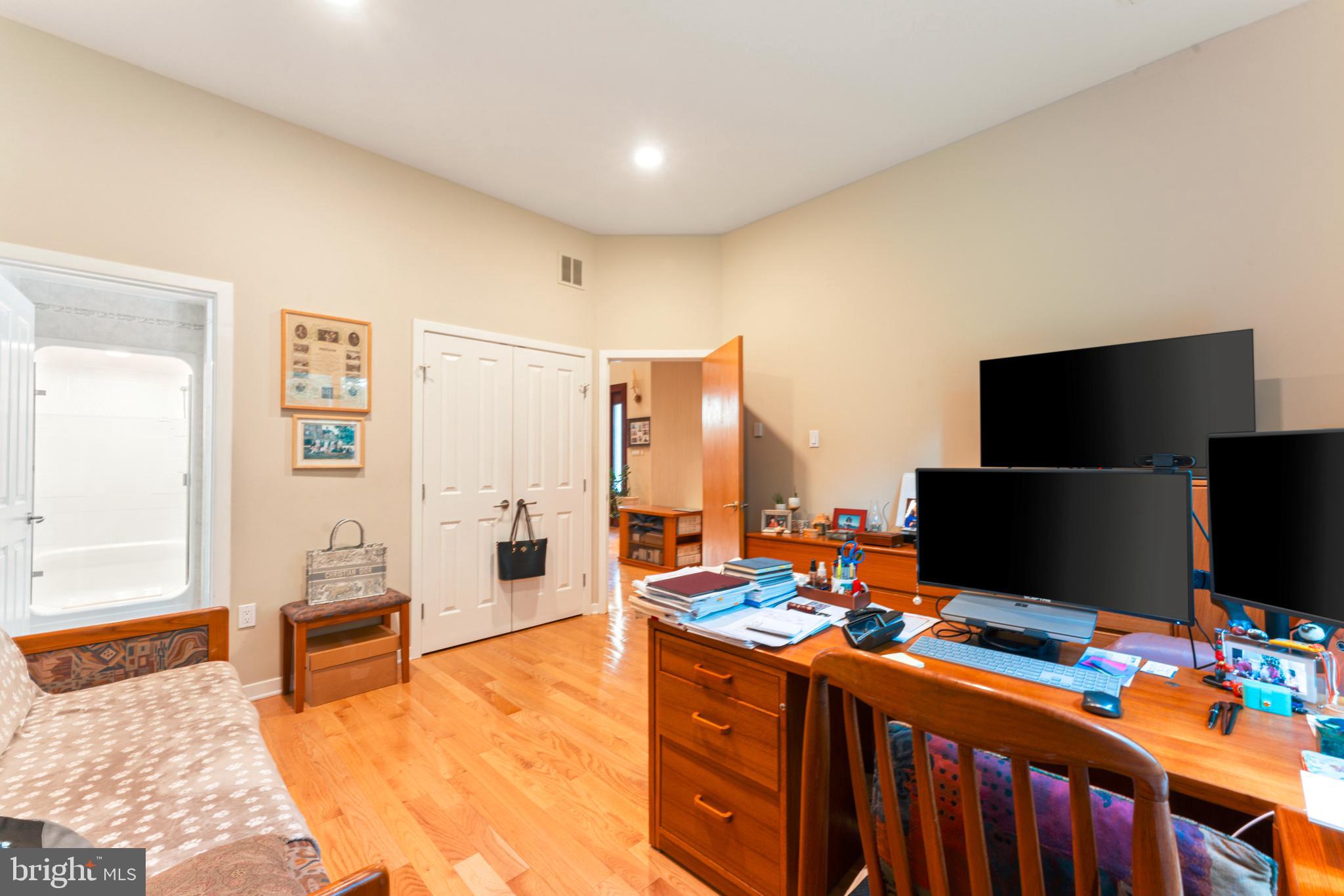 HUNTINGDON VALLEY - Residential