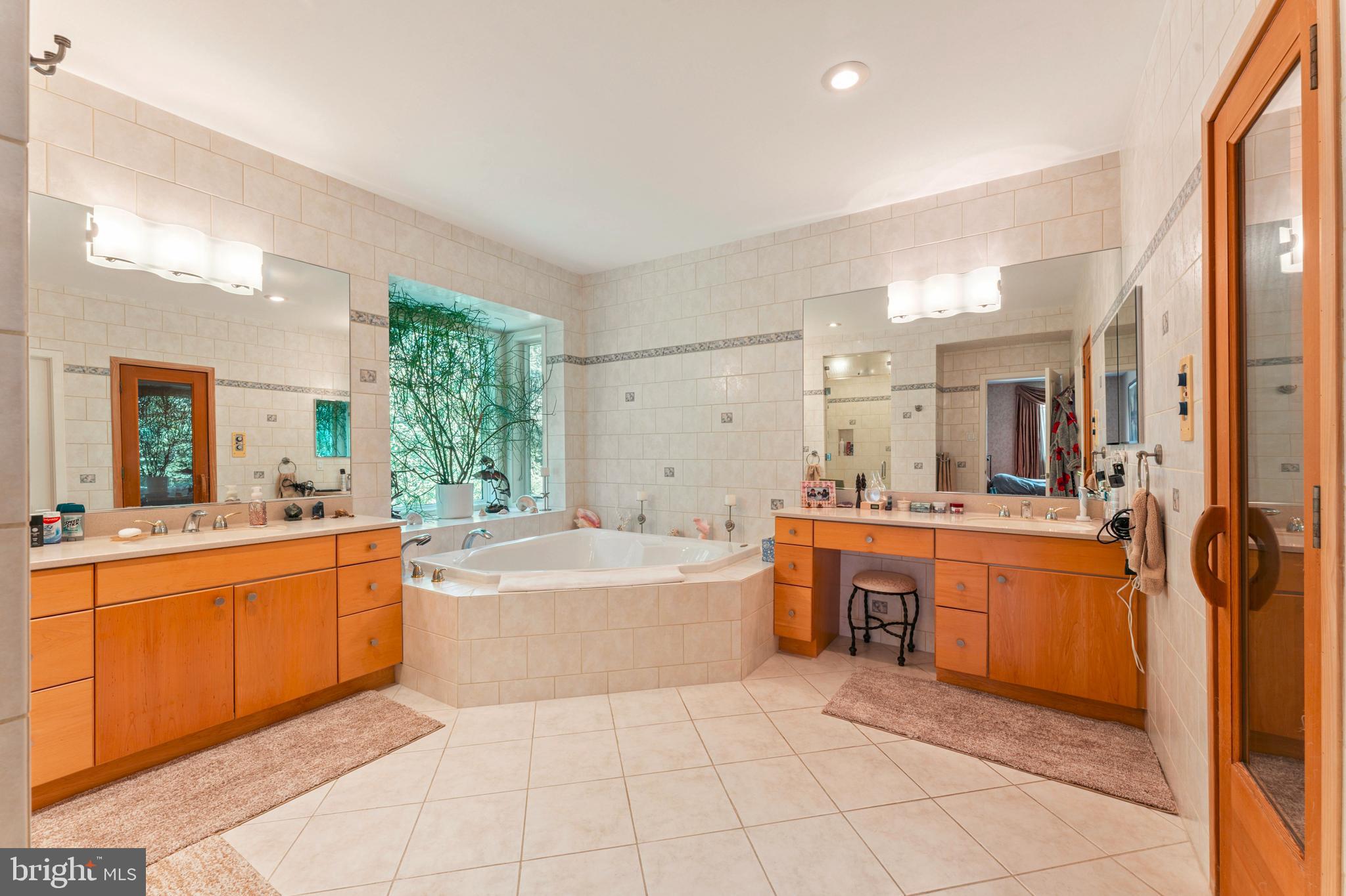 HUNTINGDON VALLEY - Residential
